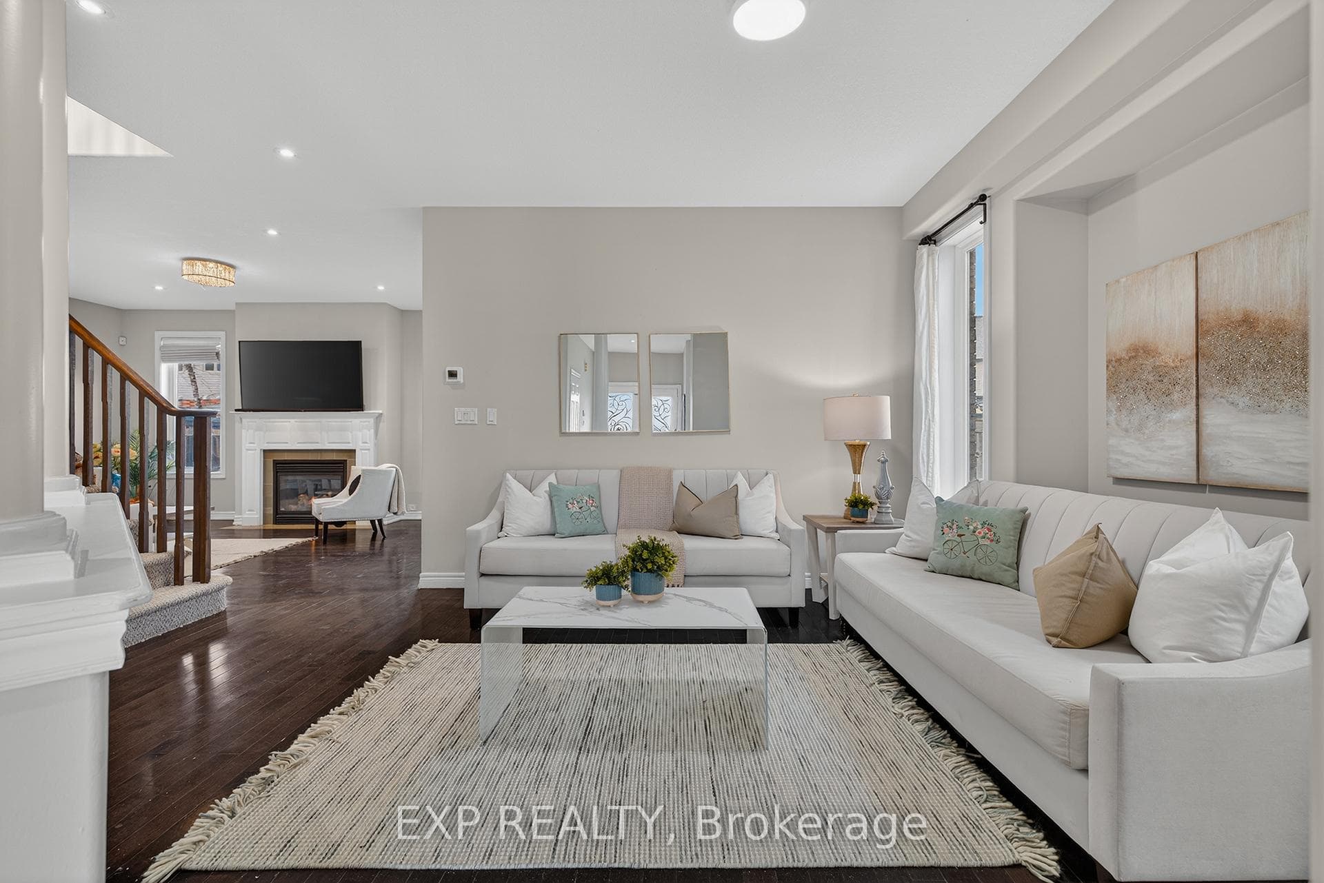 100 Garinger Crescent photo 5