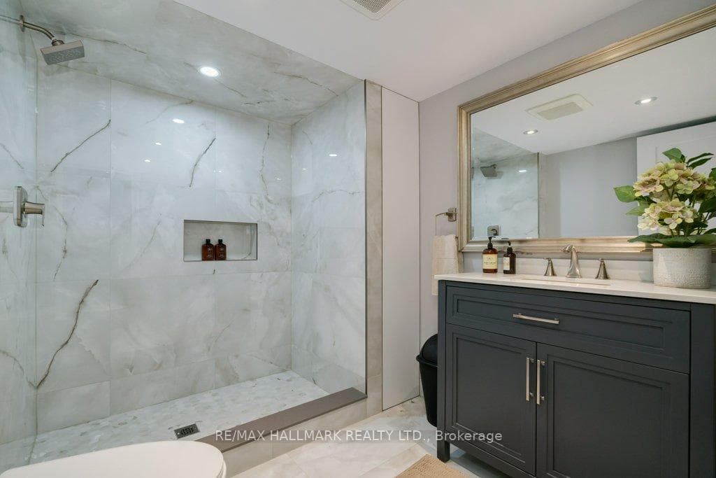 245 Cranbrook Crescent photo 31
