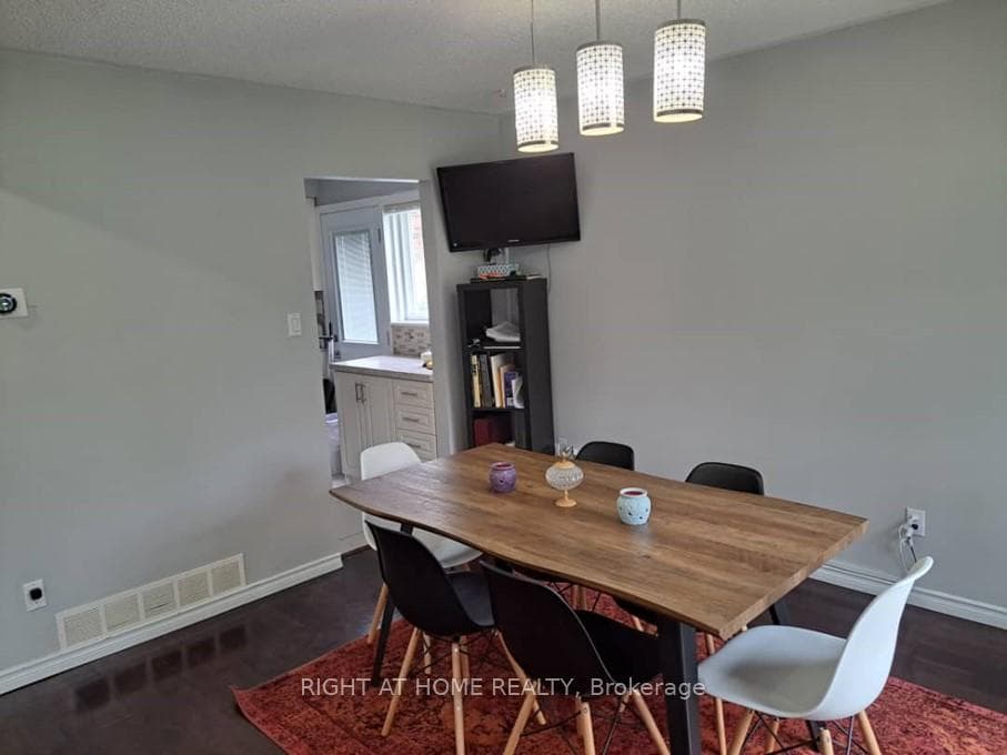 148 Sexton Crescent photo 13