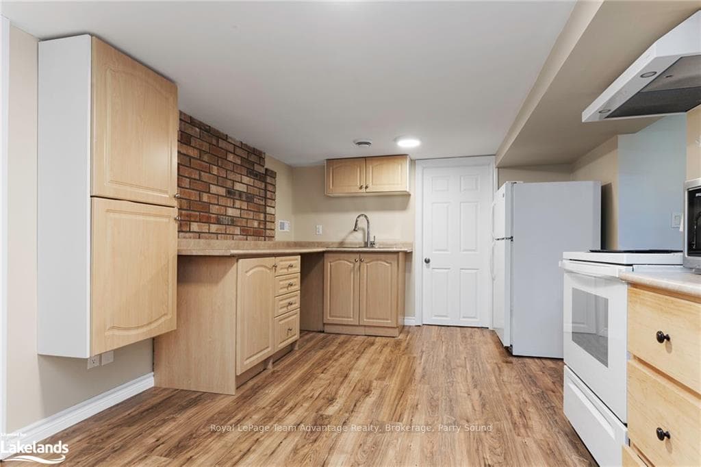 19 LOUISA Street photo 21