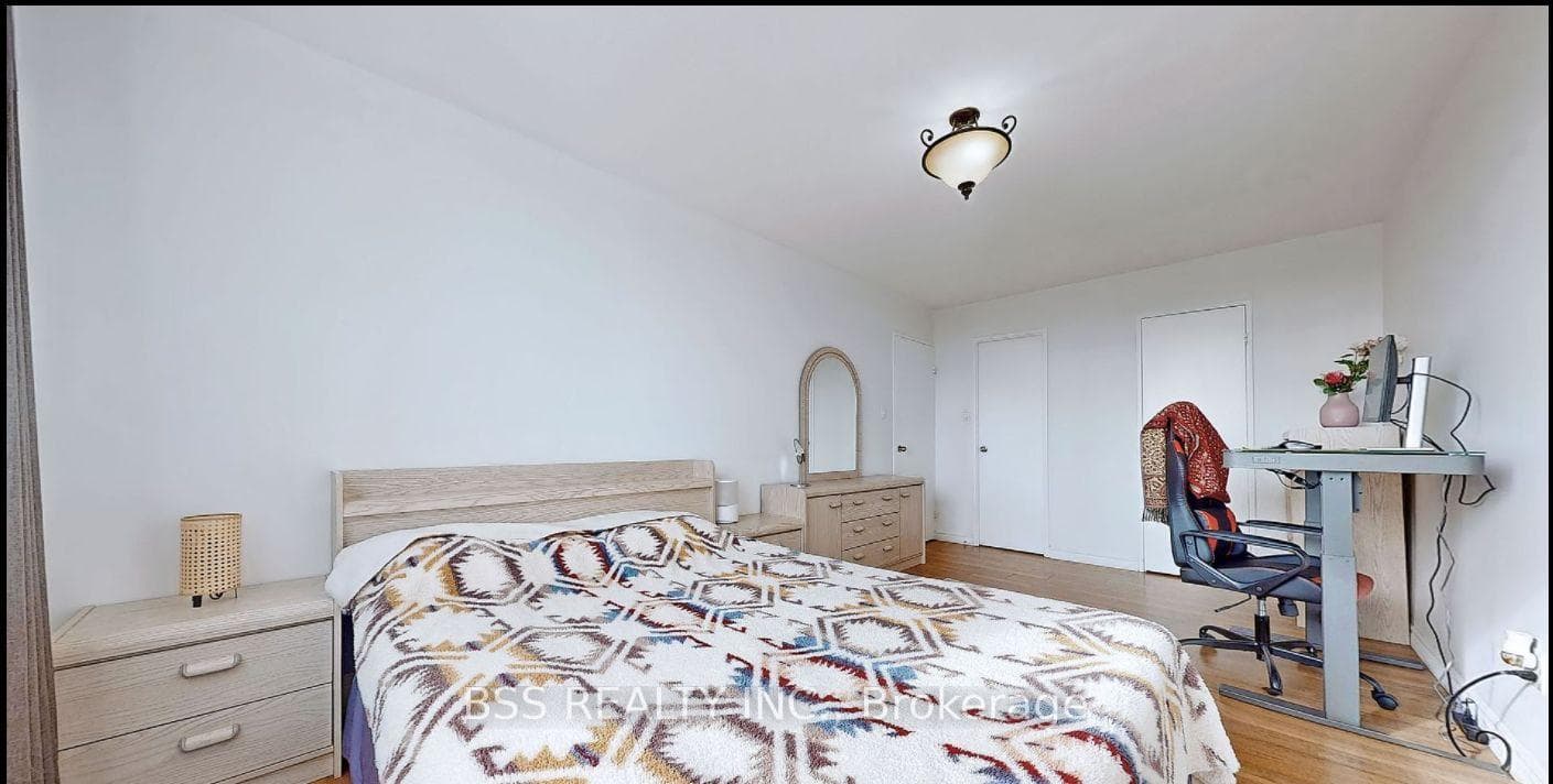 180 Markham Road Unit 718 photo 6