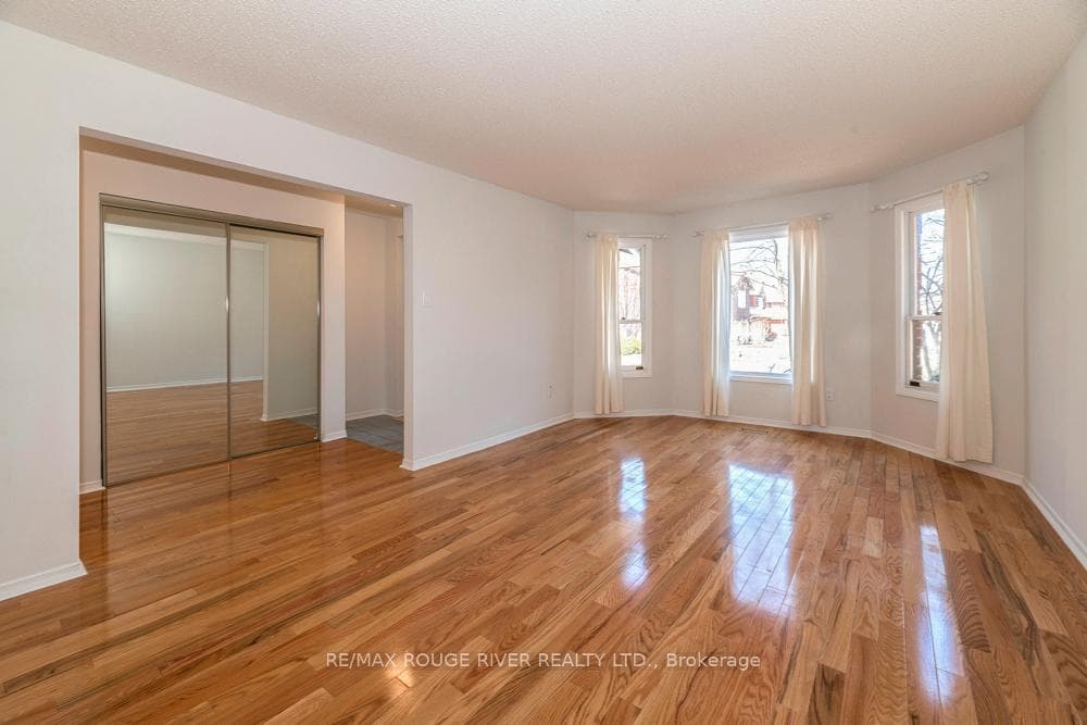 19 Glenthorne Drive photo 3