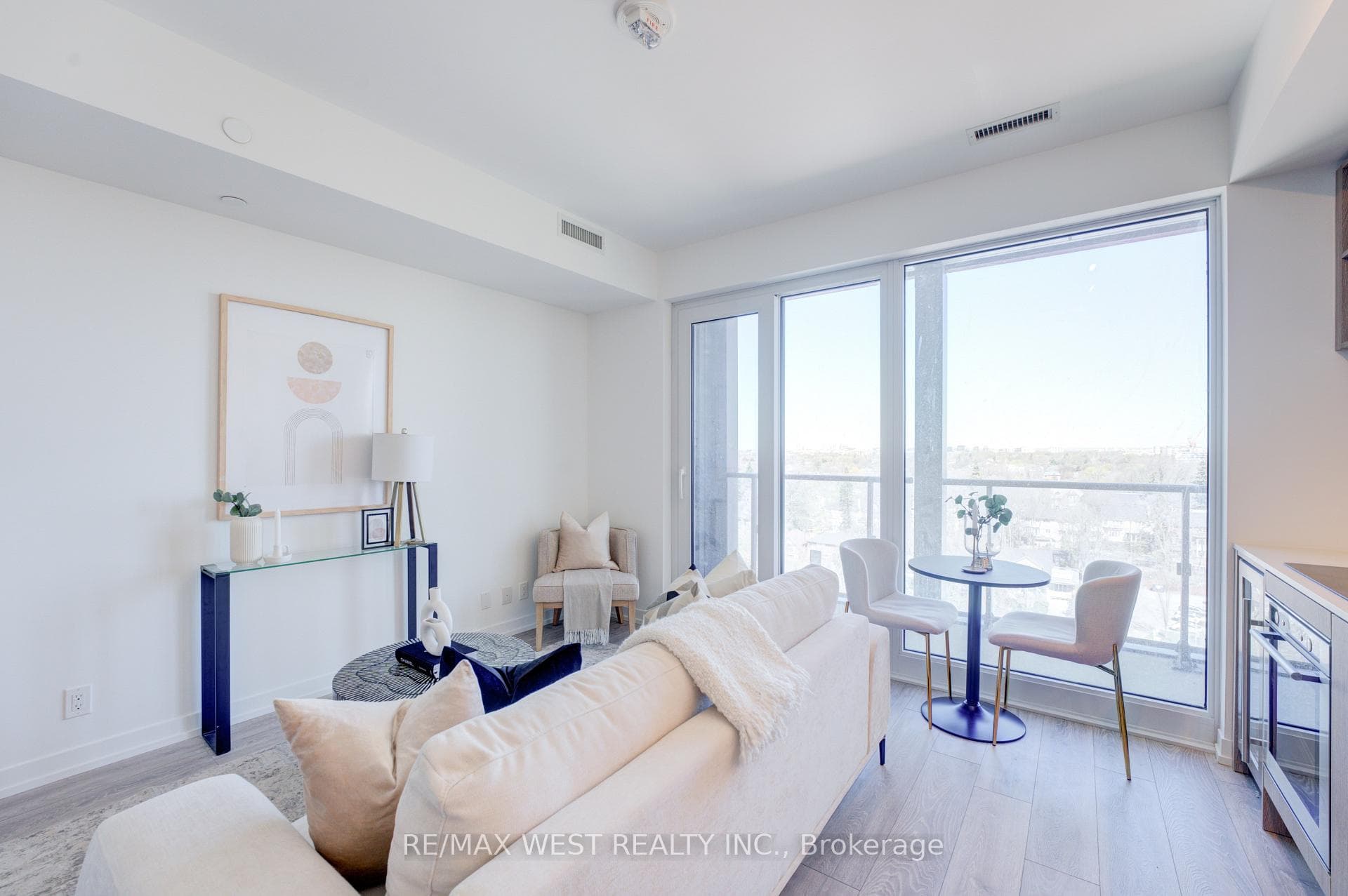 2020 Bathurst Street Unit 1507 photo 4