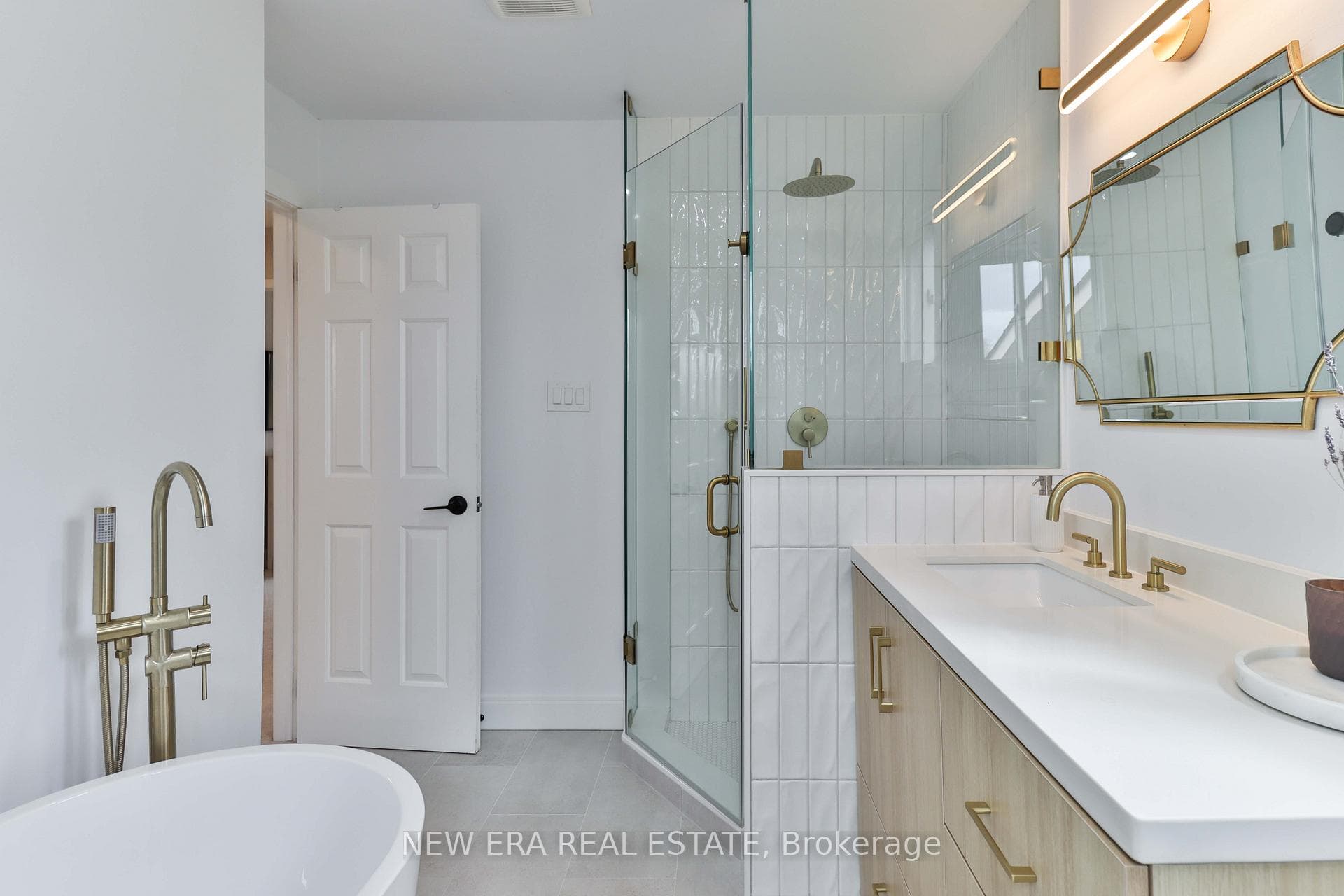 549 Deerhurst Drive photo 25