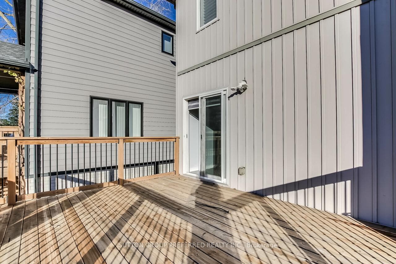 1851 Frederick Crescent photo 11