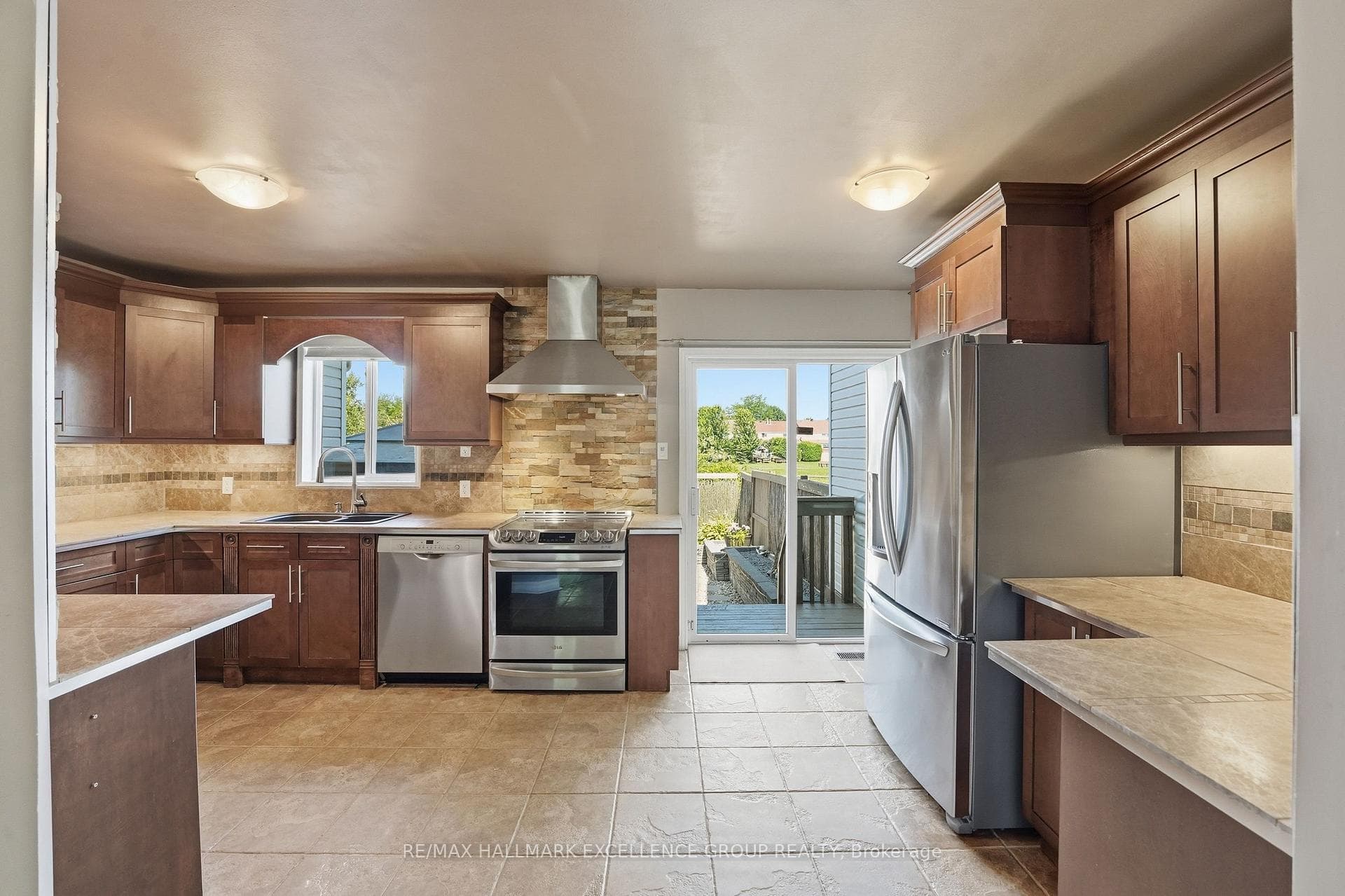 887 Nesting Way photo 15