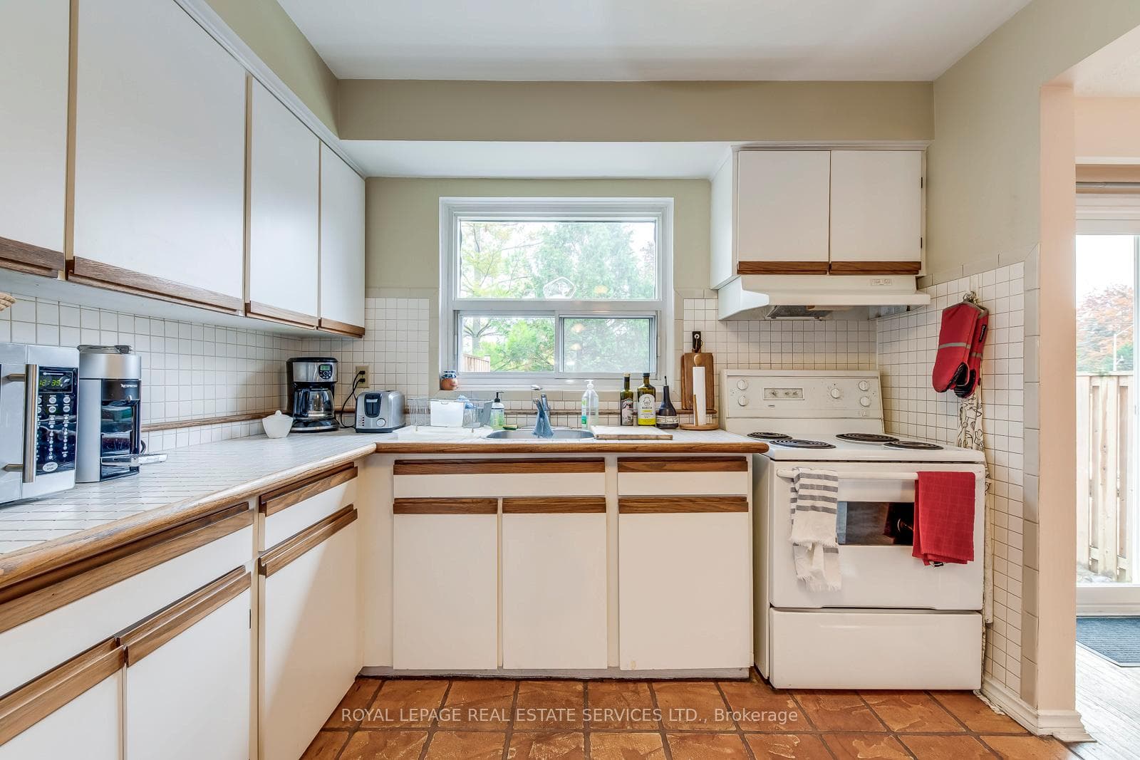 1055 Shawnmarr Road Unit 202 photo 18