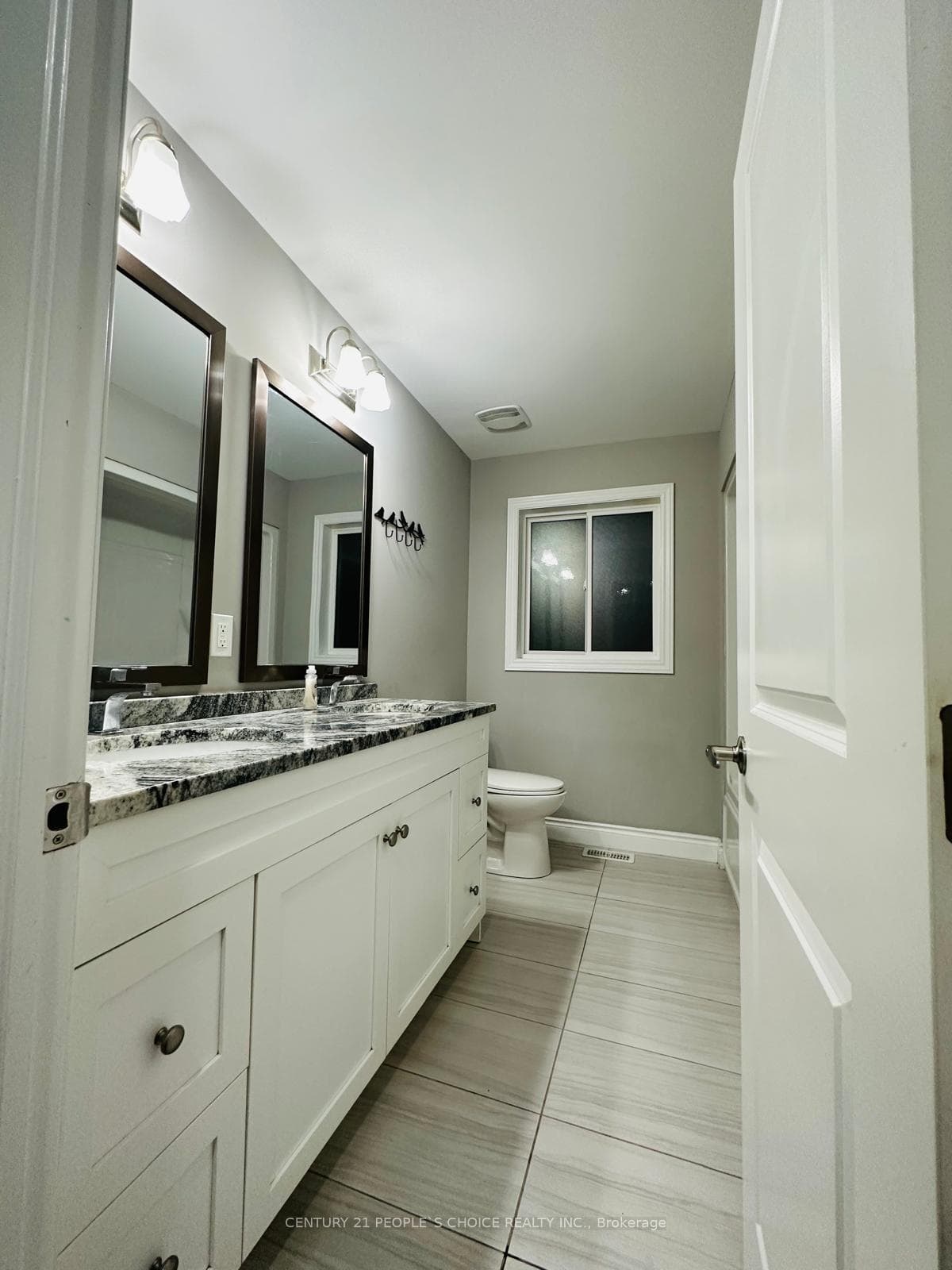 1296 East Lawn photo 10