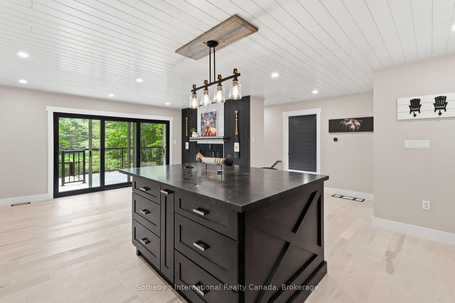1023 Strachan Point Road photo 3