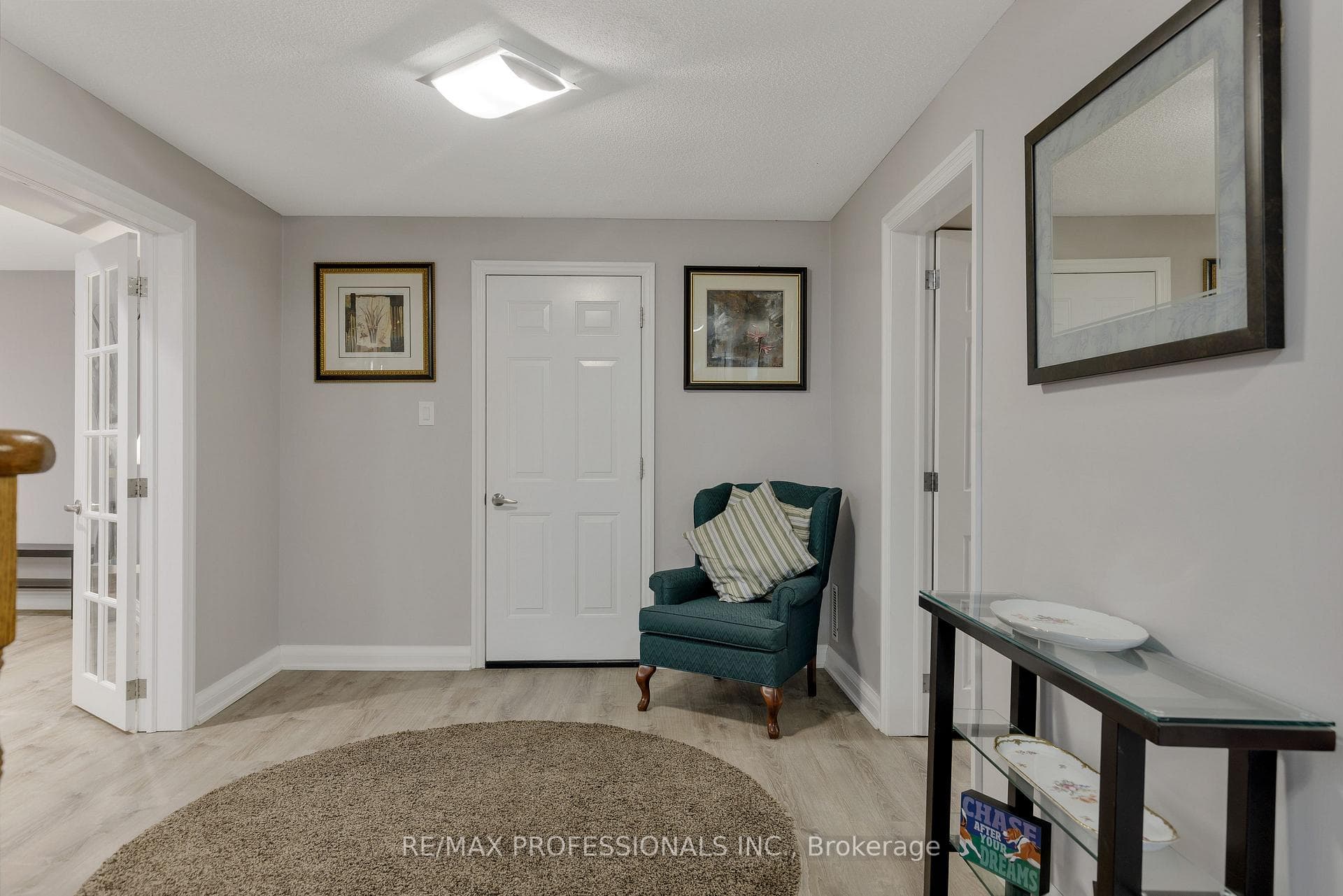 106 Rathburn Road photo 42