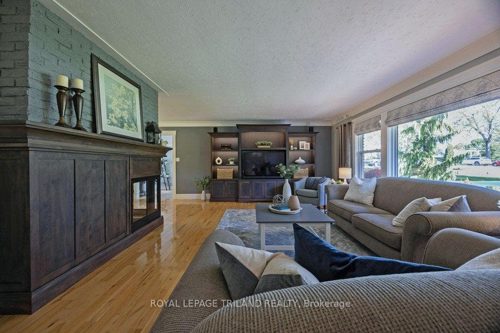9677 Francis Street photo 20
