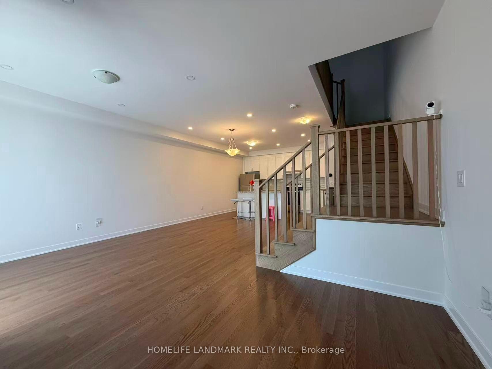 111 Anna Russell Way photo 10
