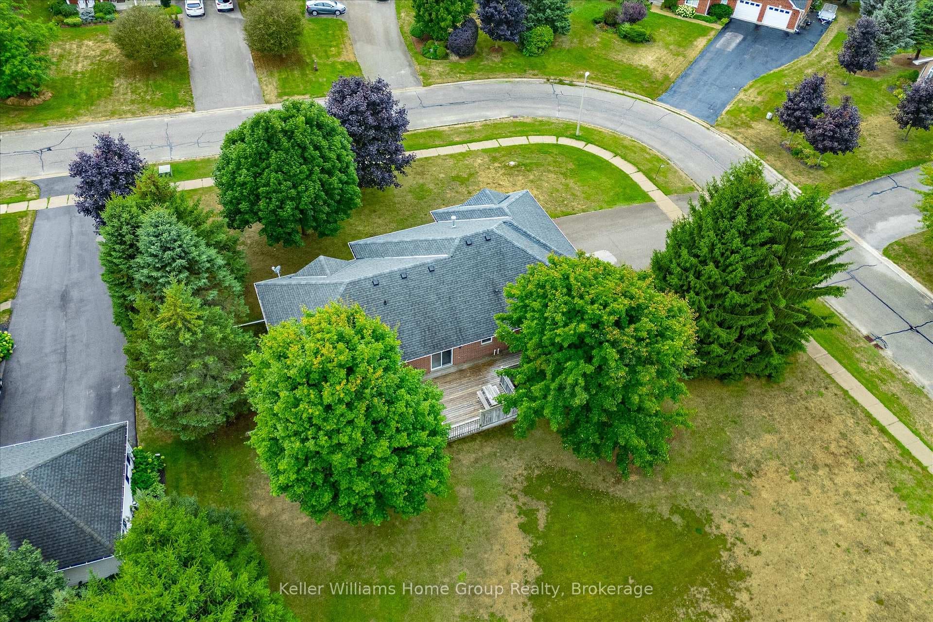 750 Dianne Crescent photo 46