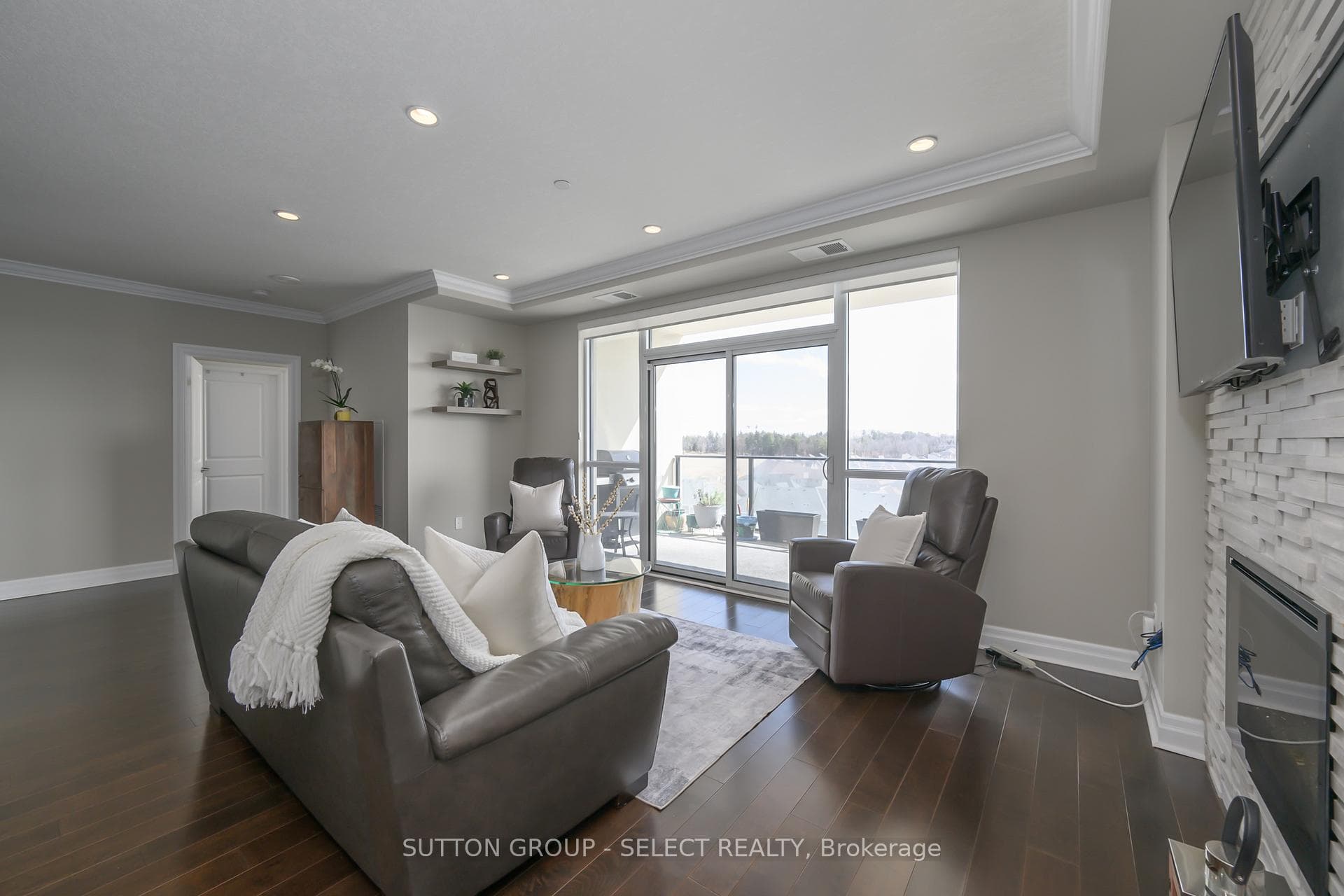 240 Villagewalk Boulevard Unit 809 photo 10