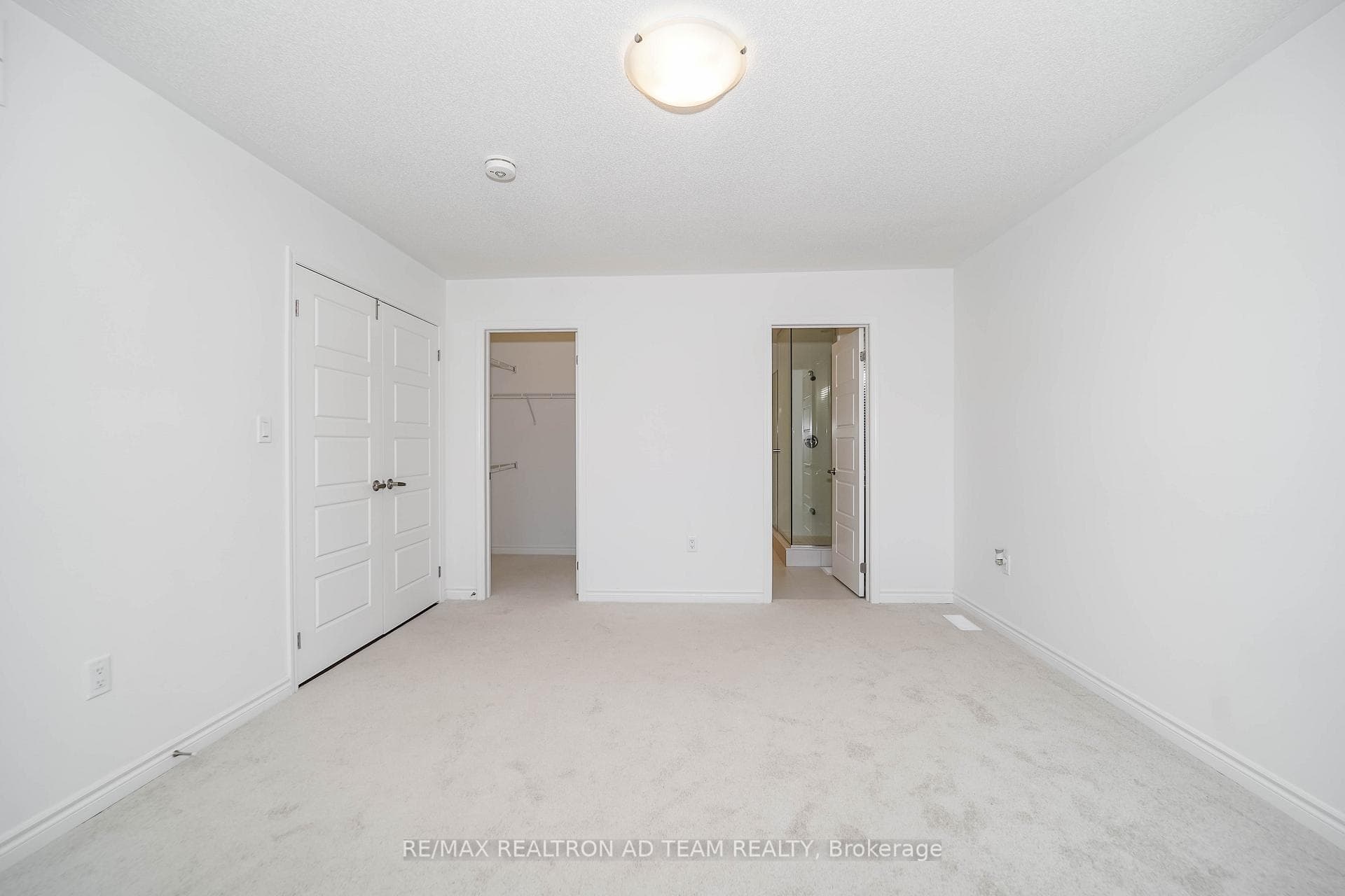 2882 Foxden Square photo 20