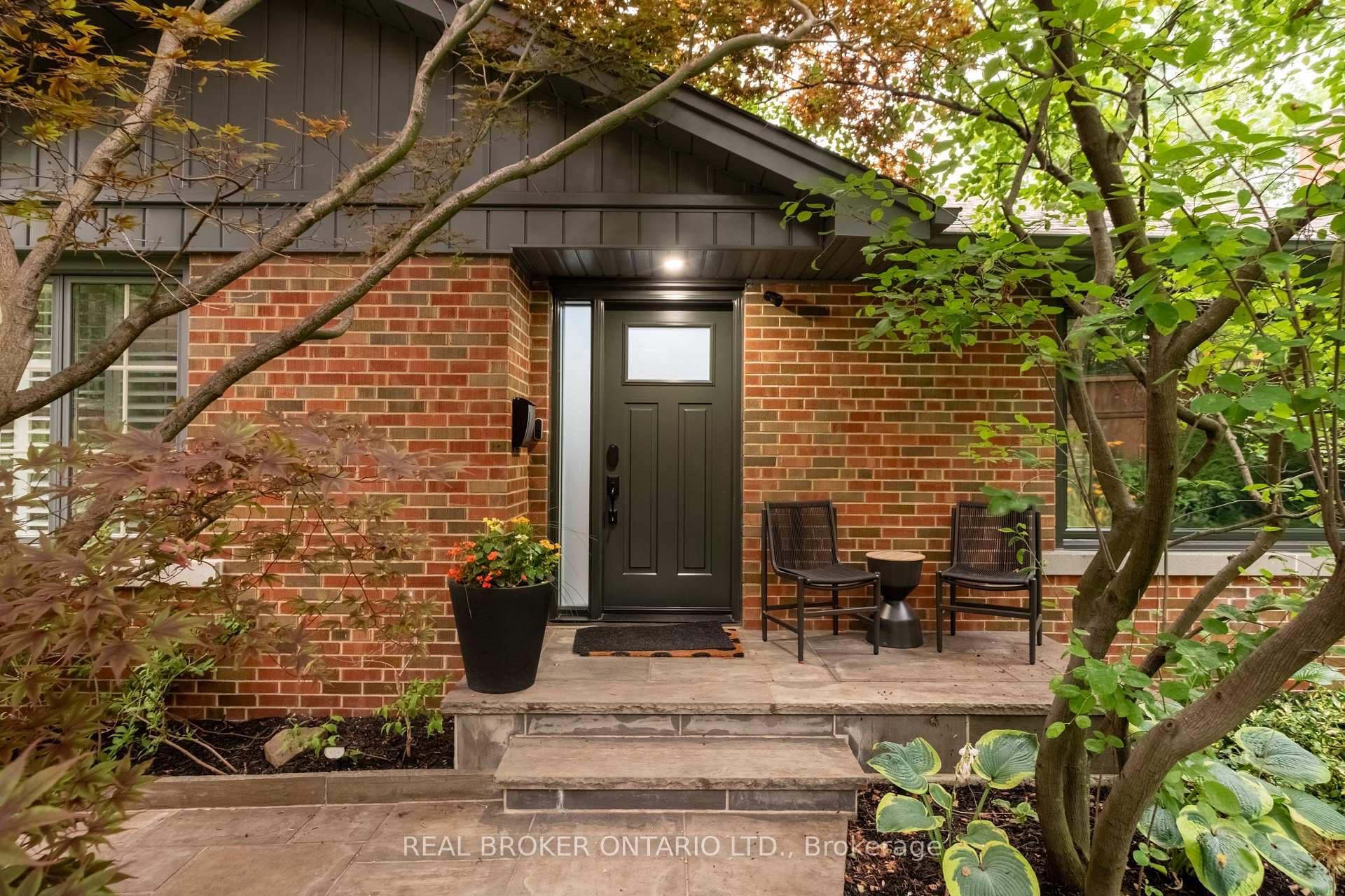 147 Thompson Avenue photo 5