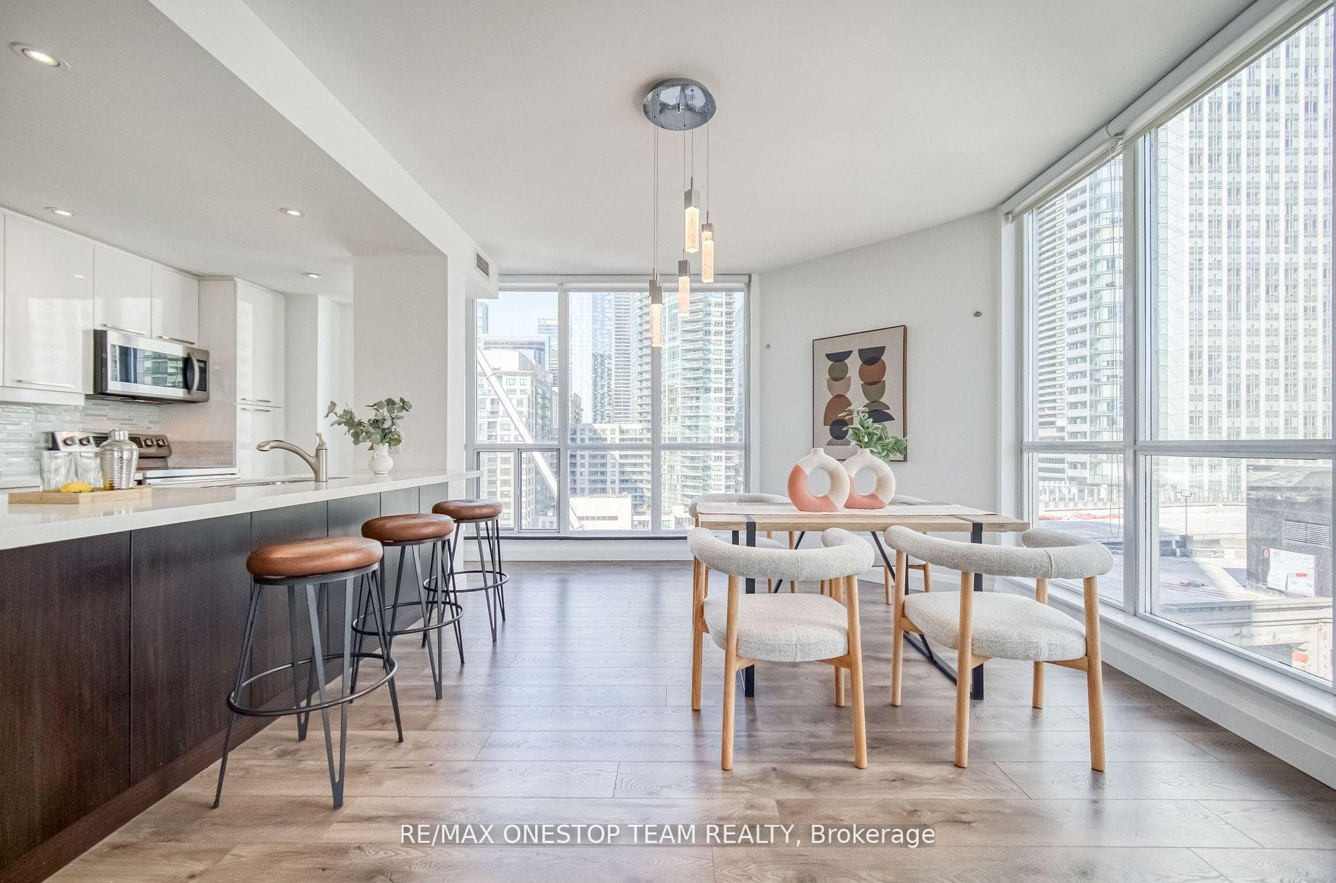 218 Queens Quay Unit 1002 photo 9