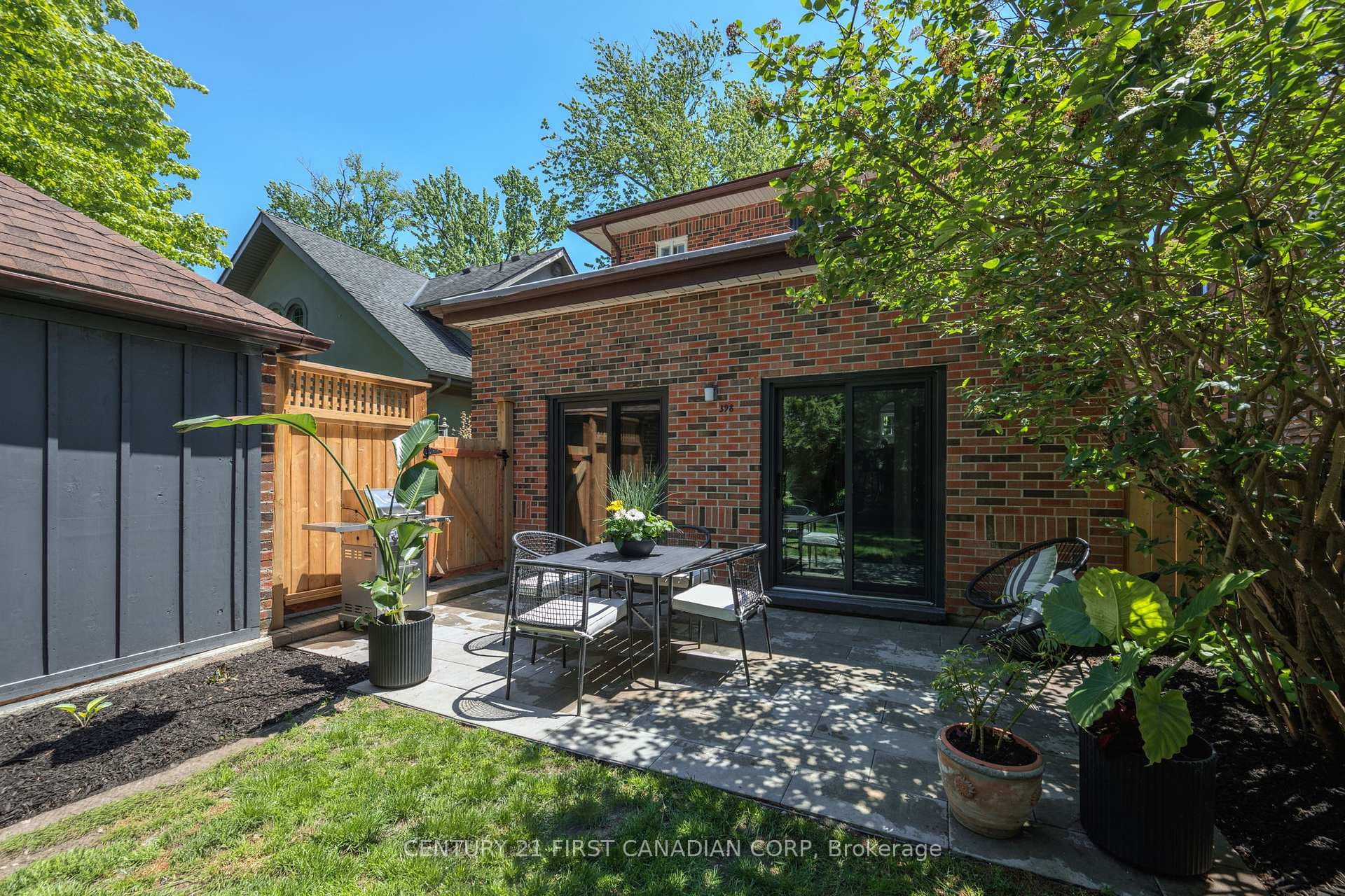 398 Victoria Street photo 34