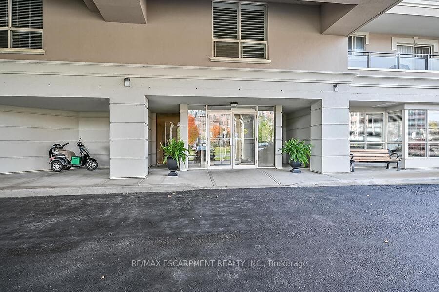 3000 Creekside Drive Unit 601 photo 3