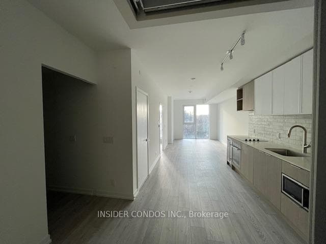 2020 Bathurst Street Unit 503 photo 5