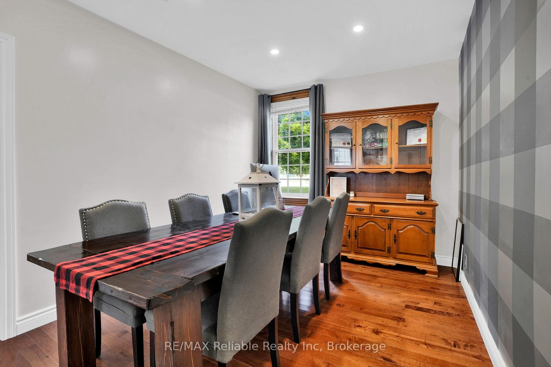 252 Kings Road photo 29