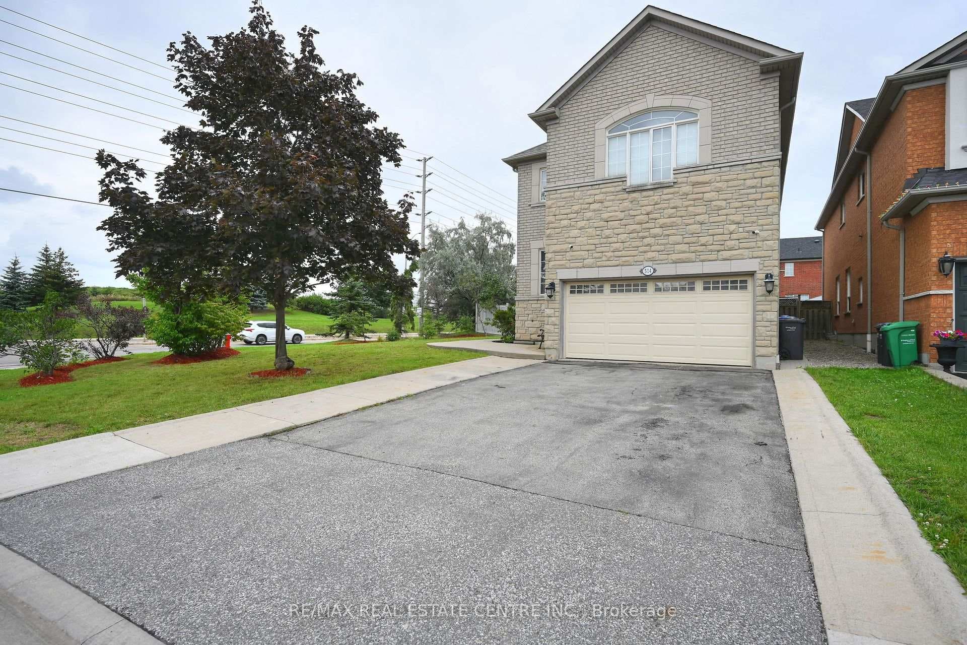 514 Navigator Drive photo 2