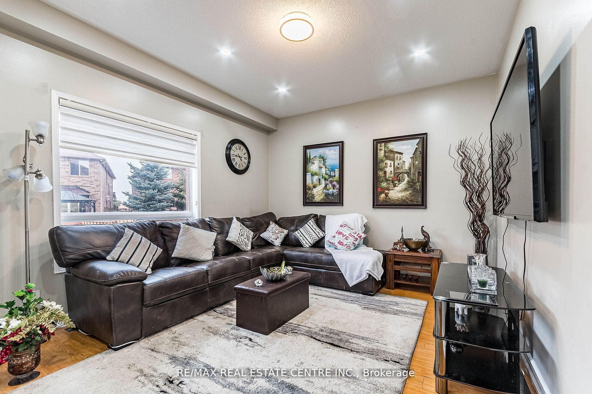 45 Commodore Drive photo 8