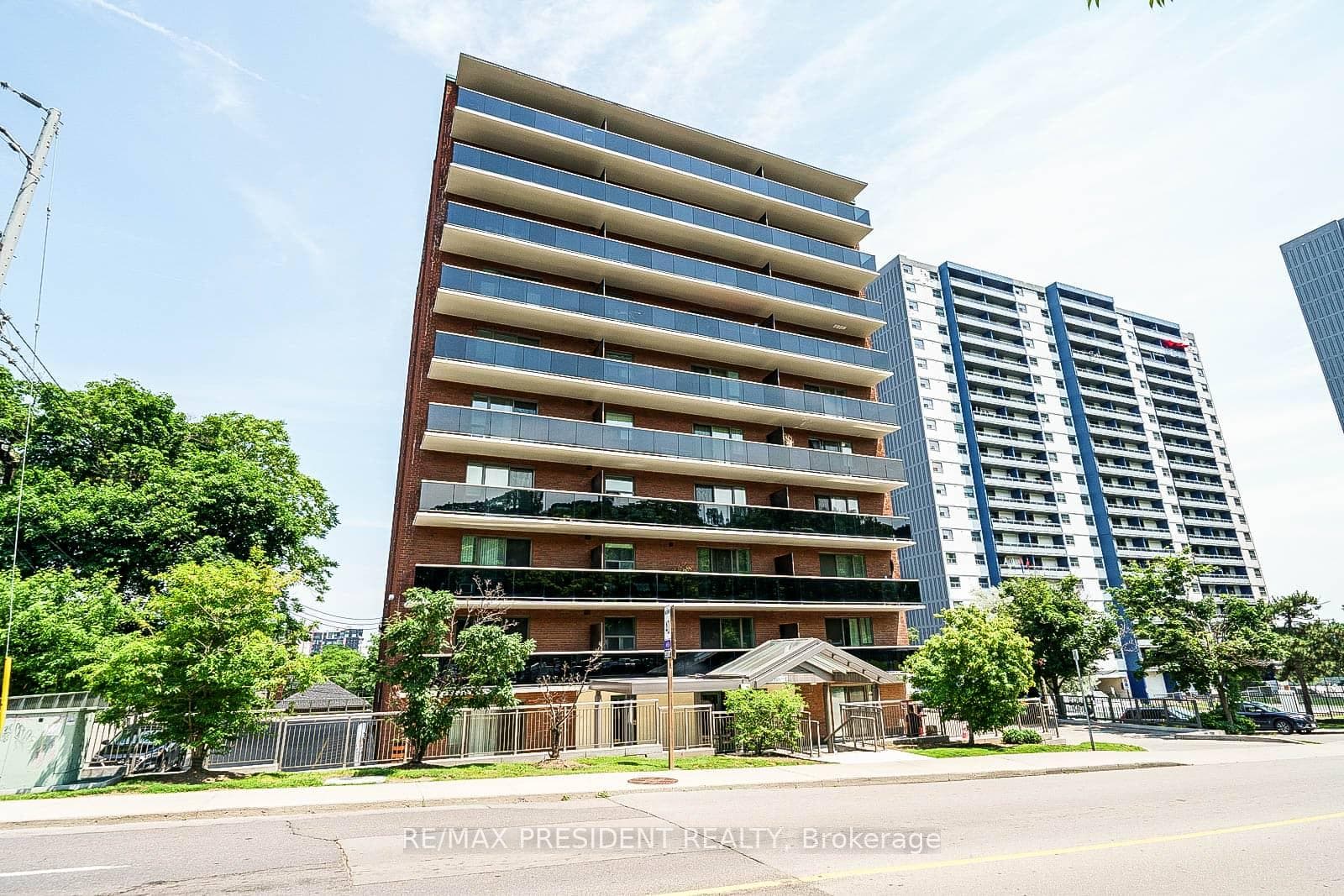 81 Charlton Avenue Unit 402 photo 3
