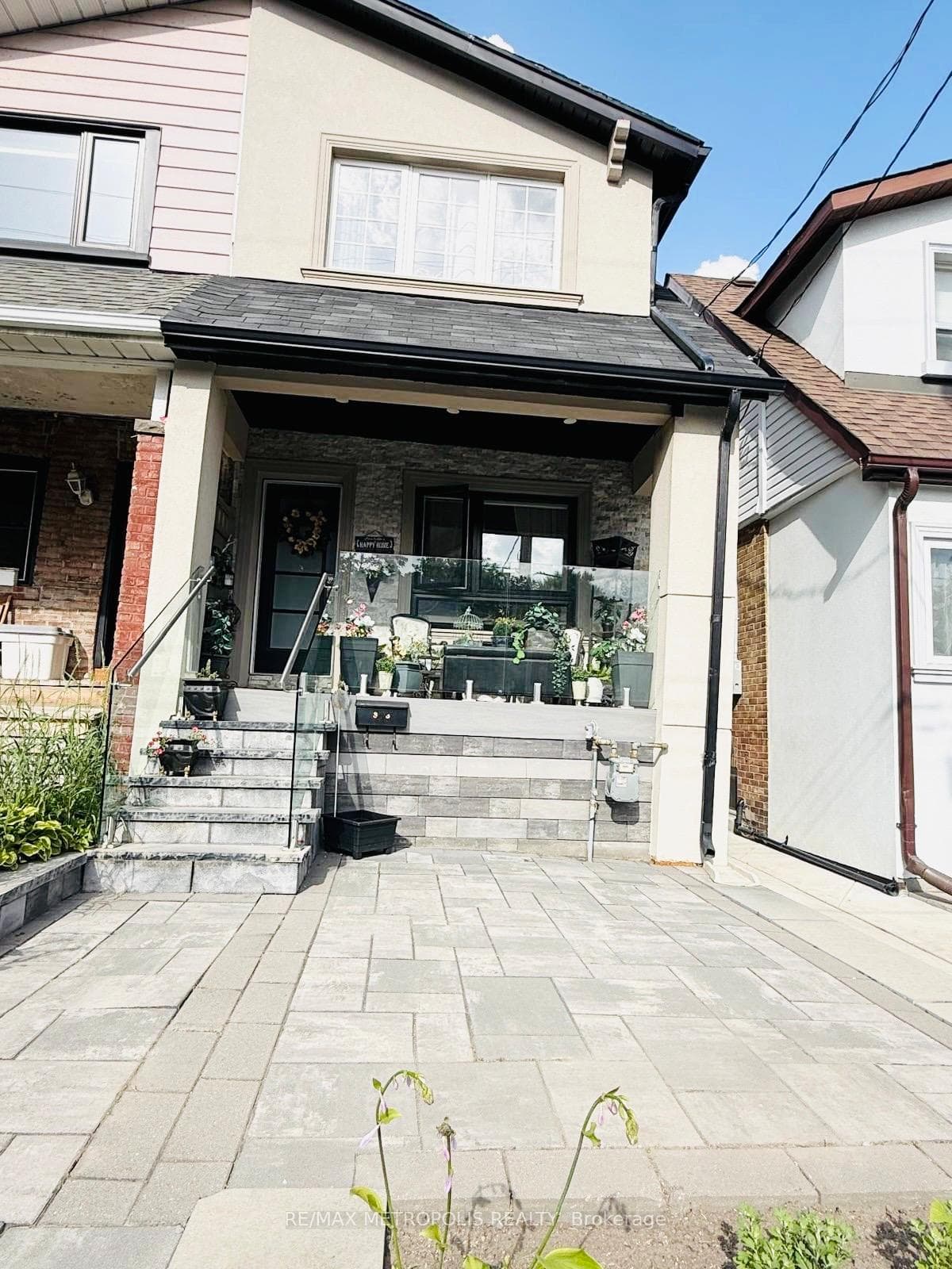 383 Coxwell Avenue Unit MAIN & UPPER photo 16