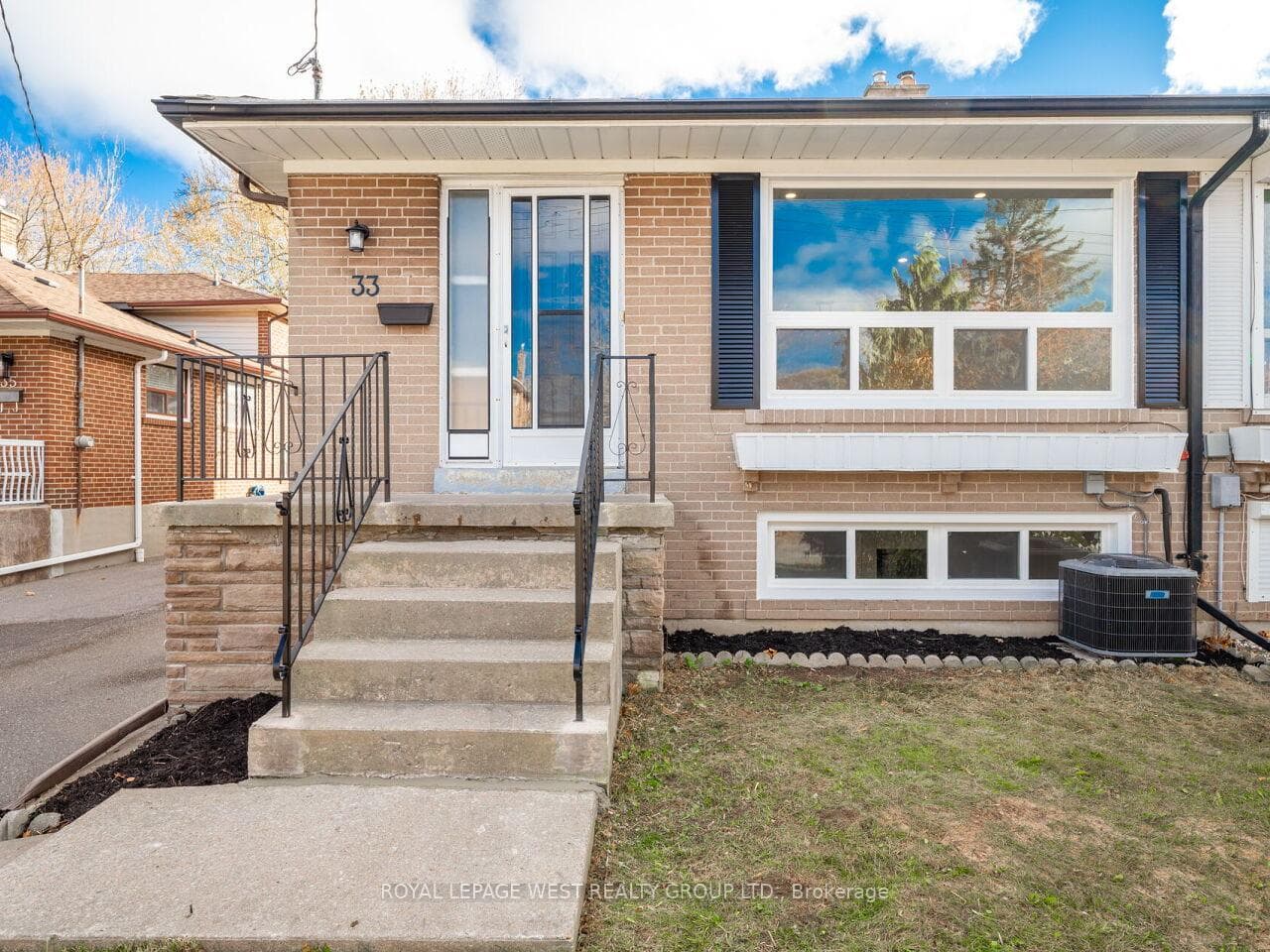 33 Syracuse Crescent photo 3