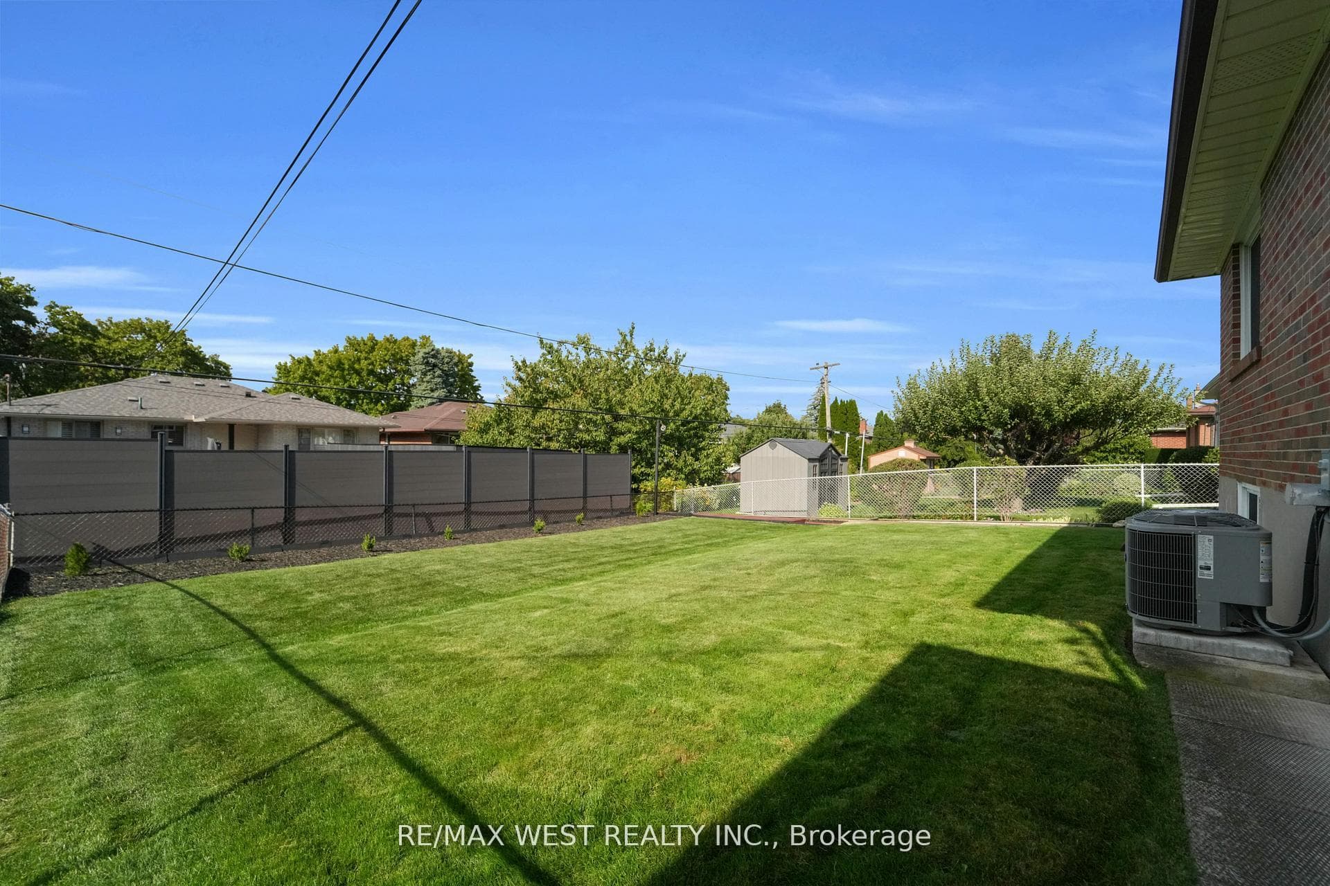 304 La Rose Avenue photo 40