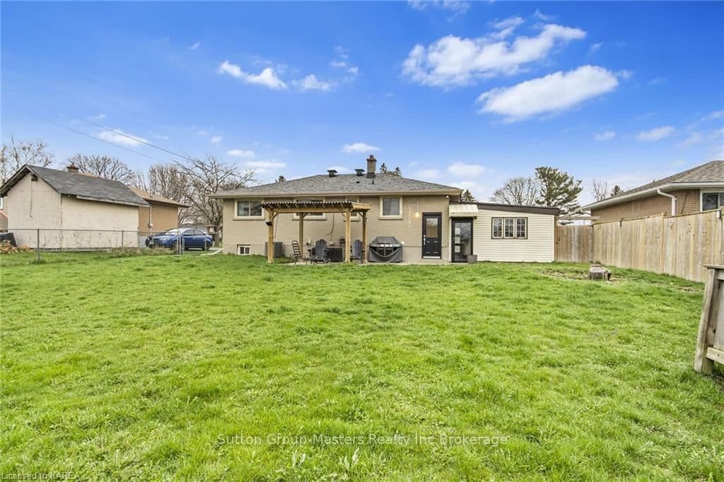 463 ABDO Crescent photo 27