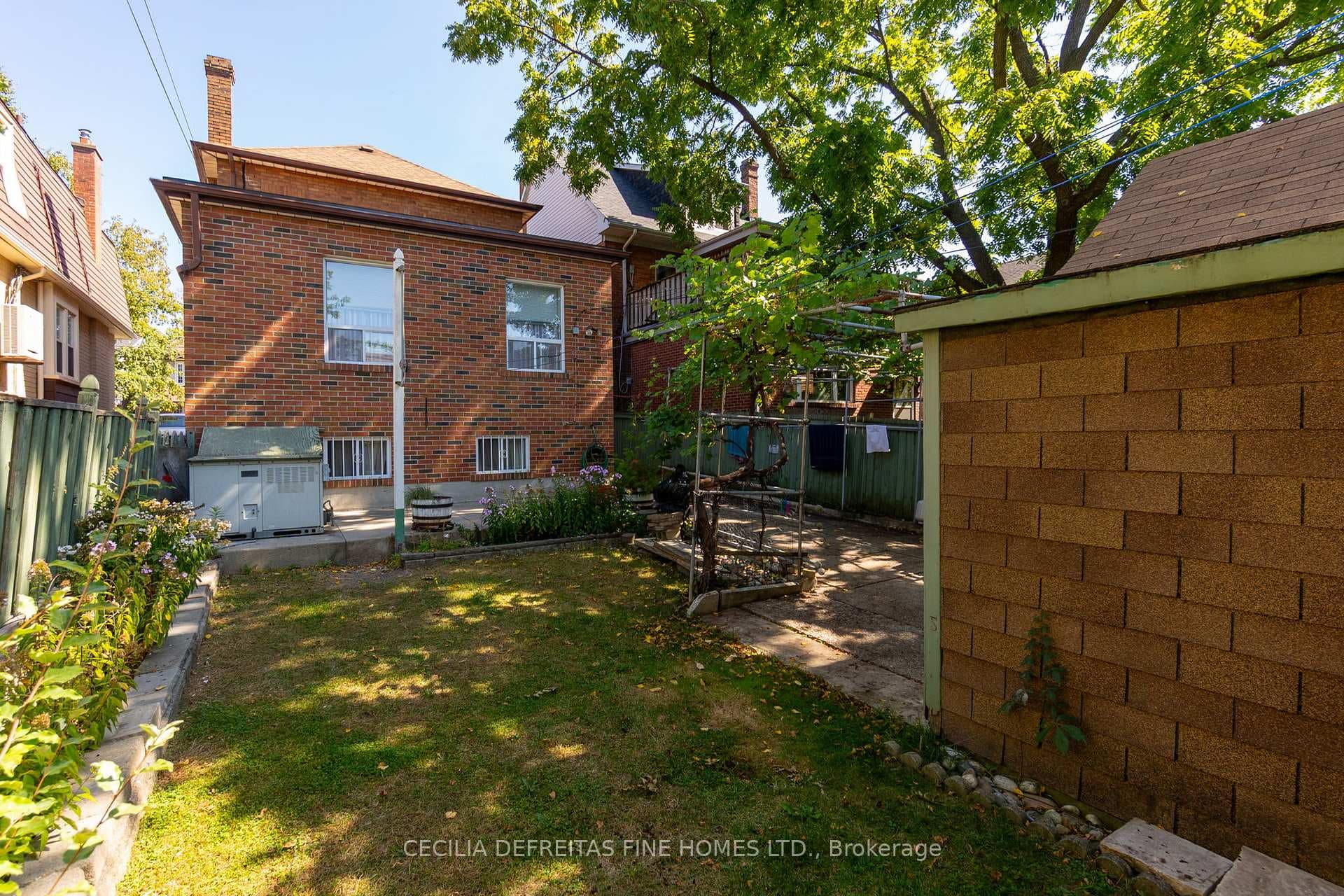 48 Westmount Avenue photo 38