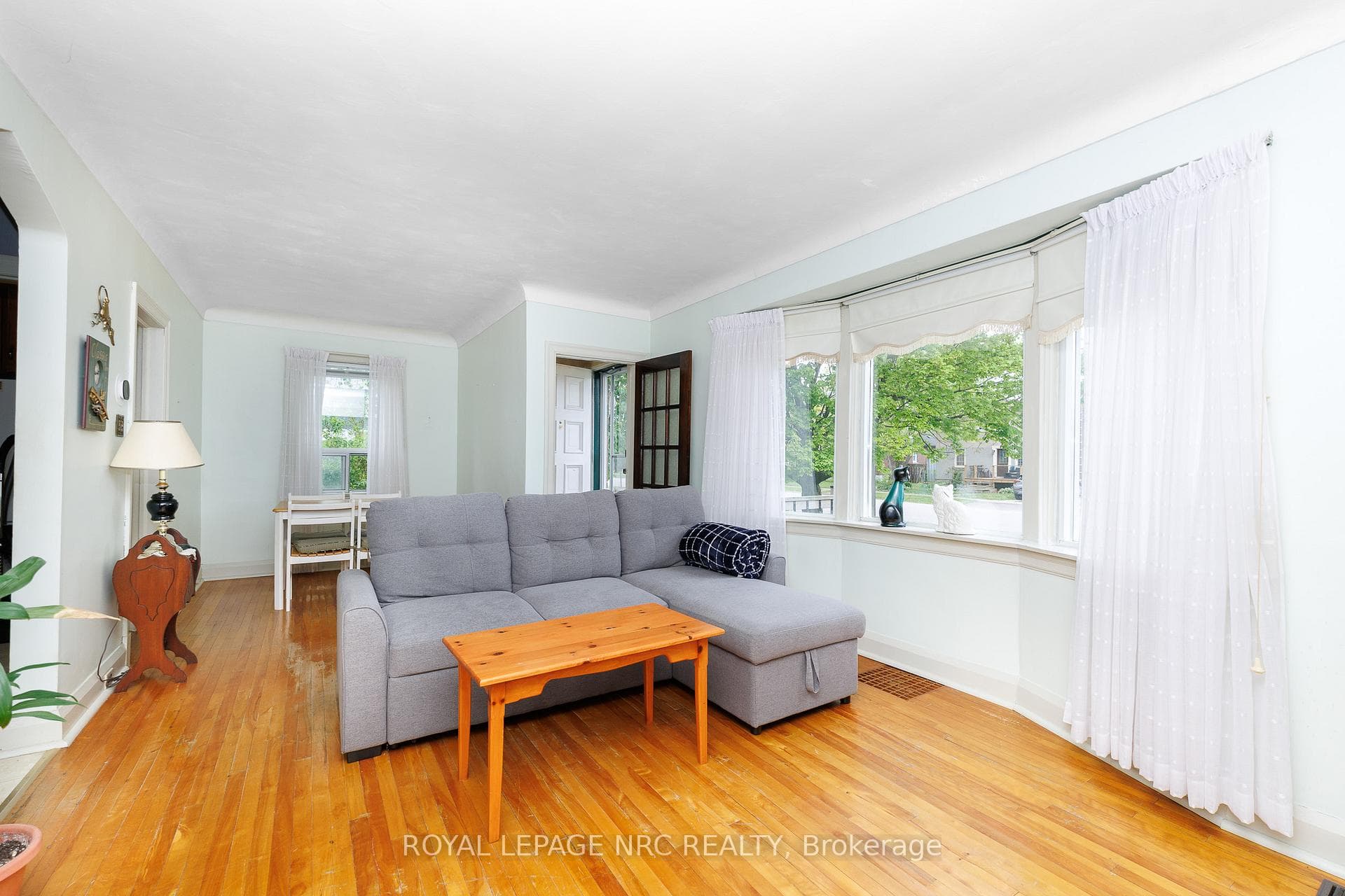 4076 Welland Street photo 14