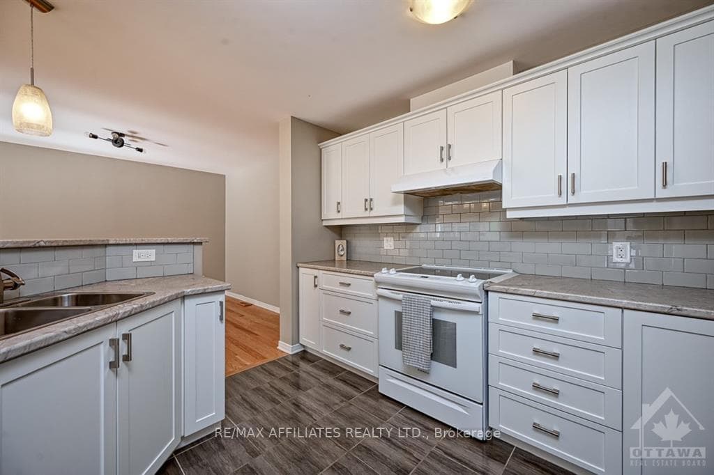 3275 ST JOSEPH Boulevard Unit 211 photo 15