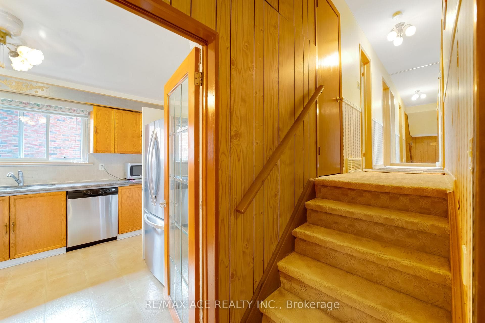 73 Erinlea Crescent photo 18