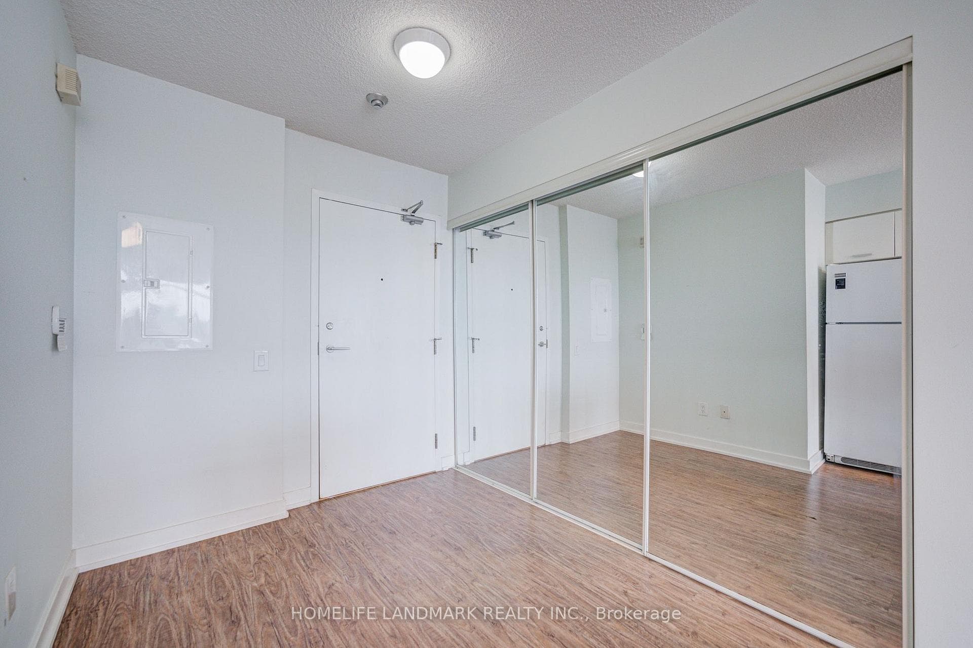 15 Singer Court Unit 305 photo 9