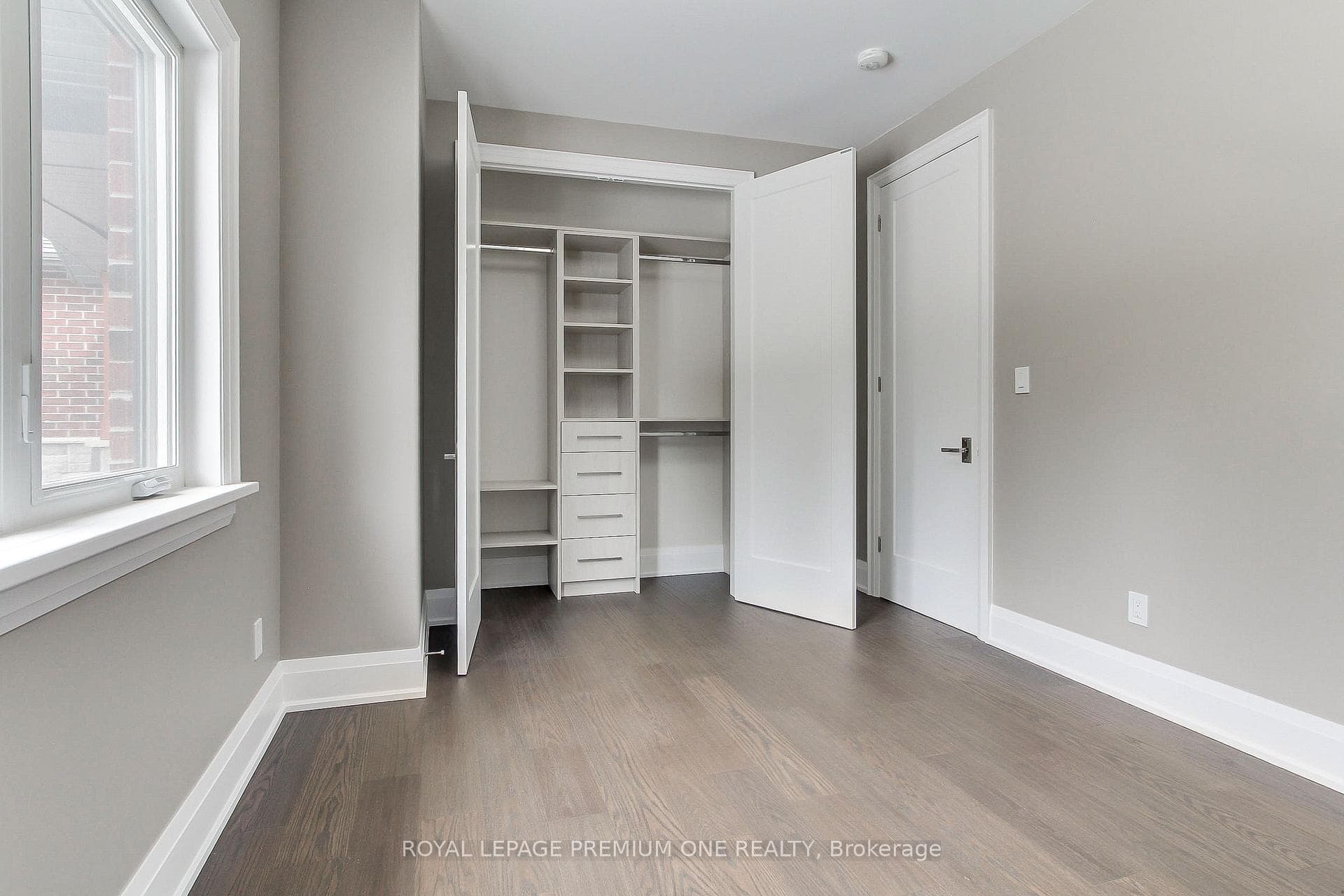 211 Pine Avenue photo 30