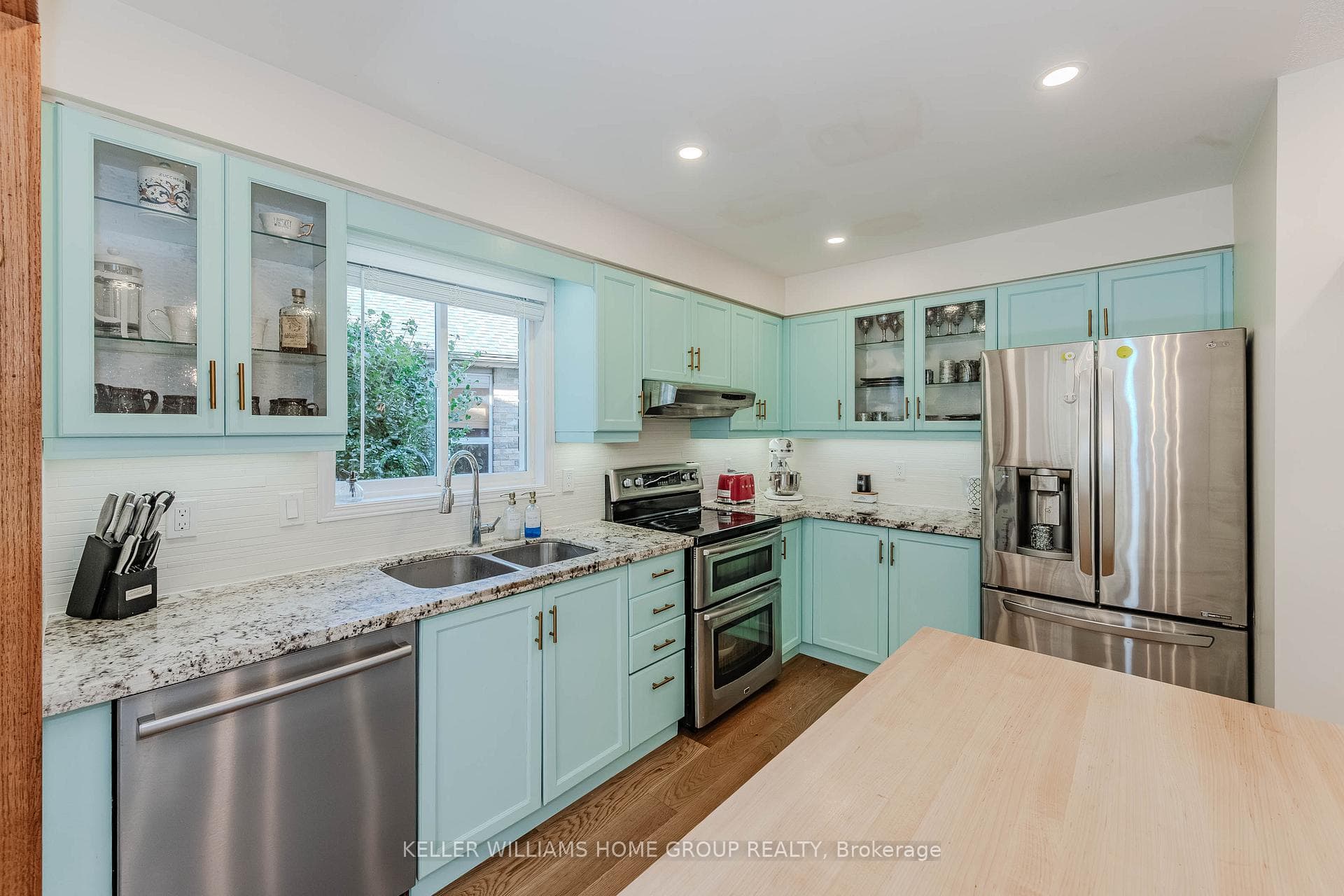 28 Thompson Drive photo 9
