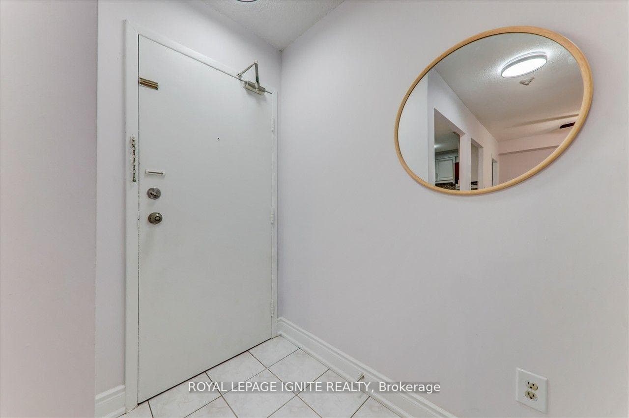 15 Sewells Road Unit 410 photo 4