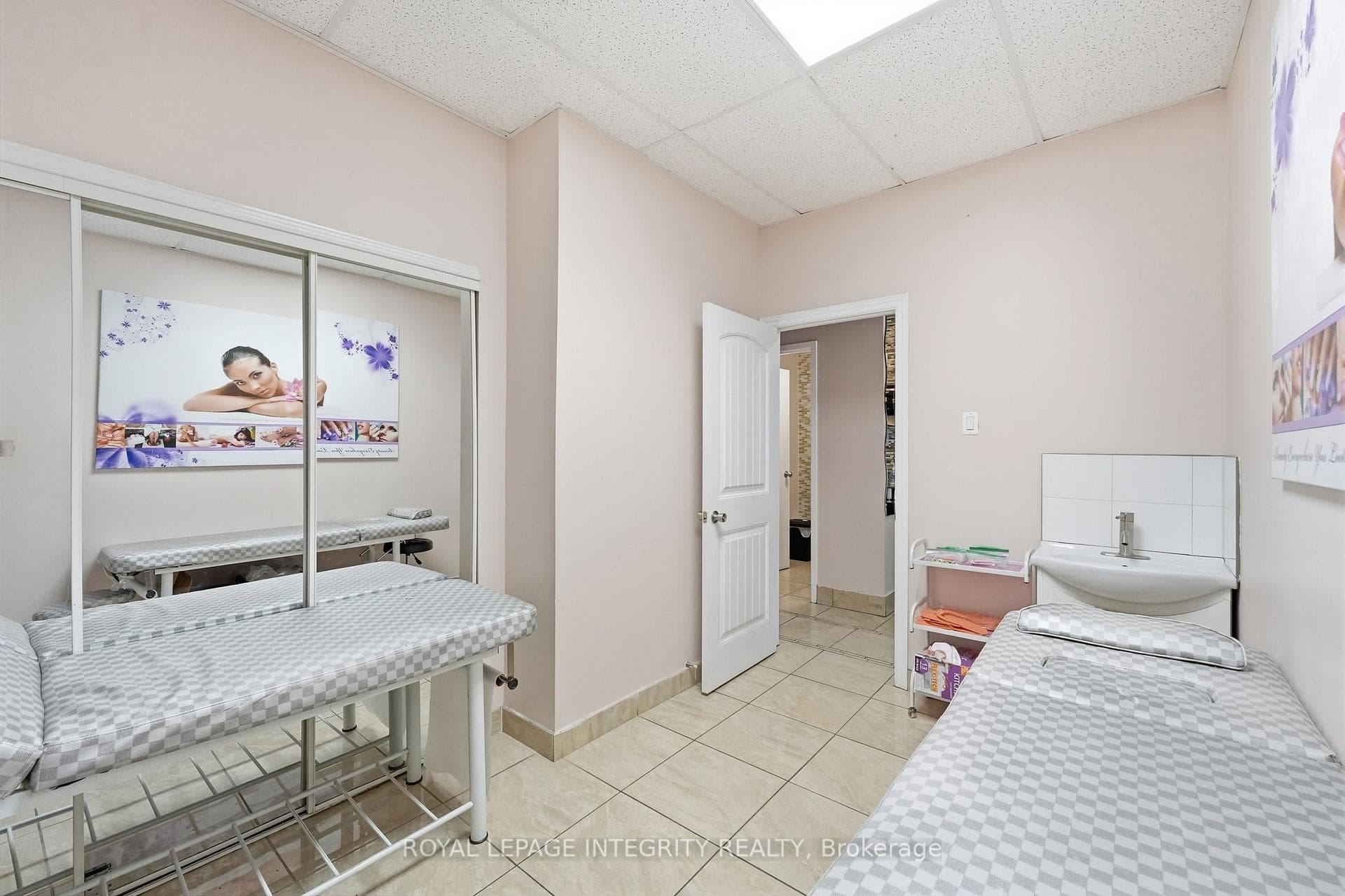 2446 Bank Street Unit 103 photo 23