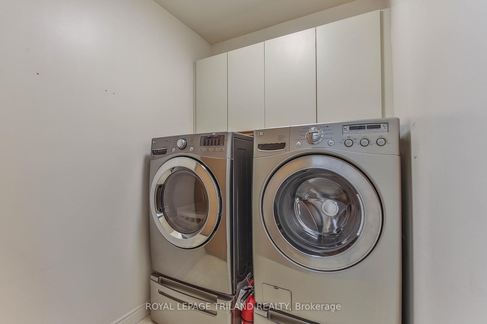 60 ROSECLIFFE Crescent Unit 8 photo 22