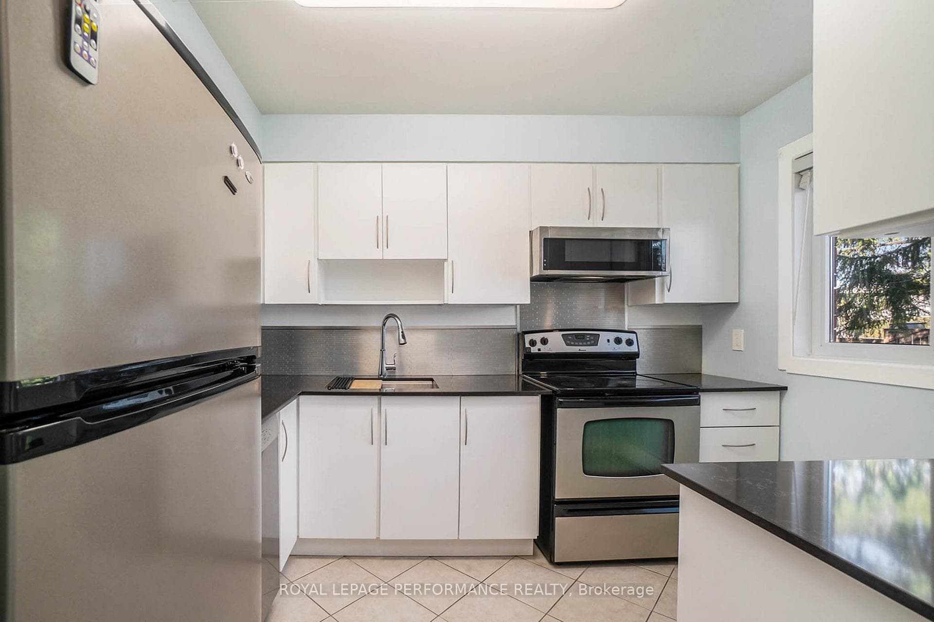 1334 Marigold Crescent photo 6