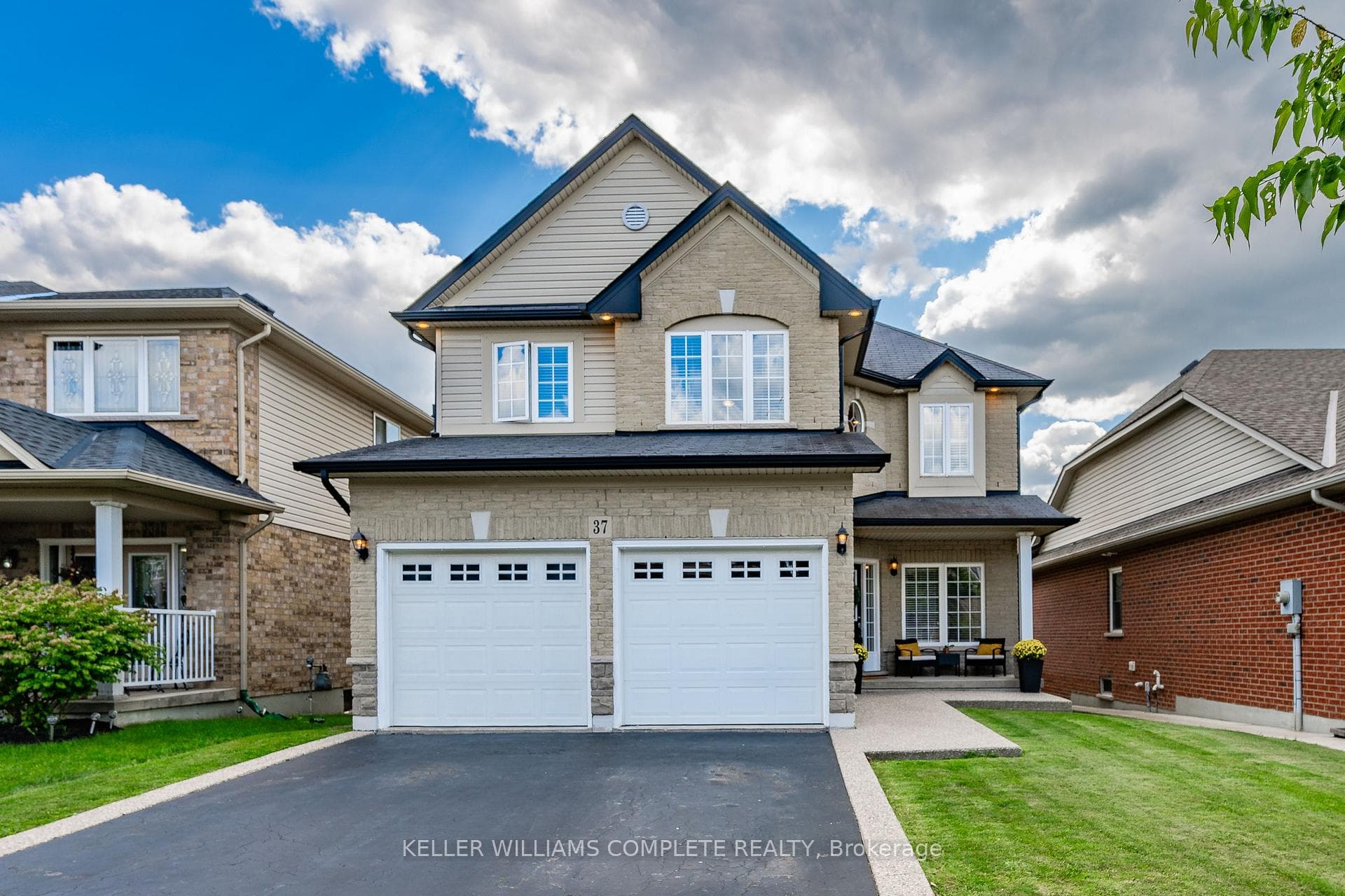37 Moonbeam Drive photo 1