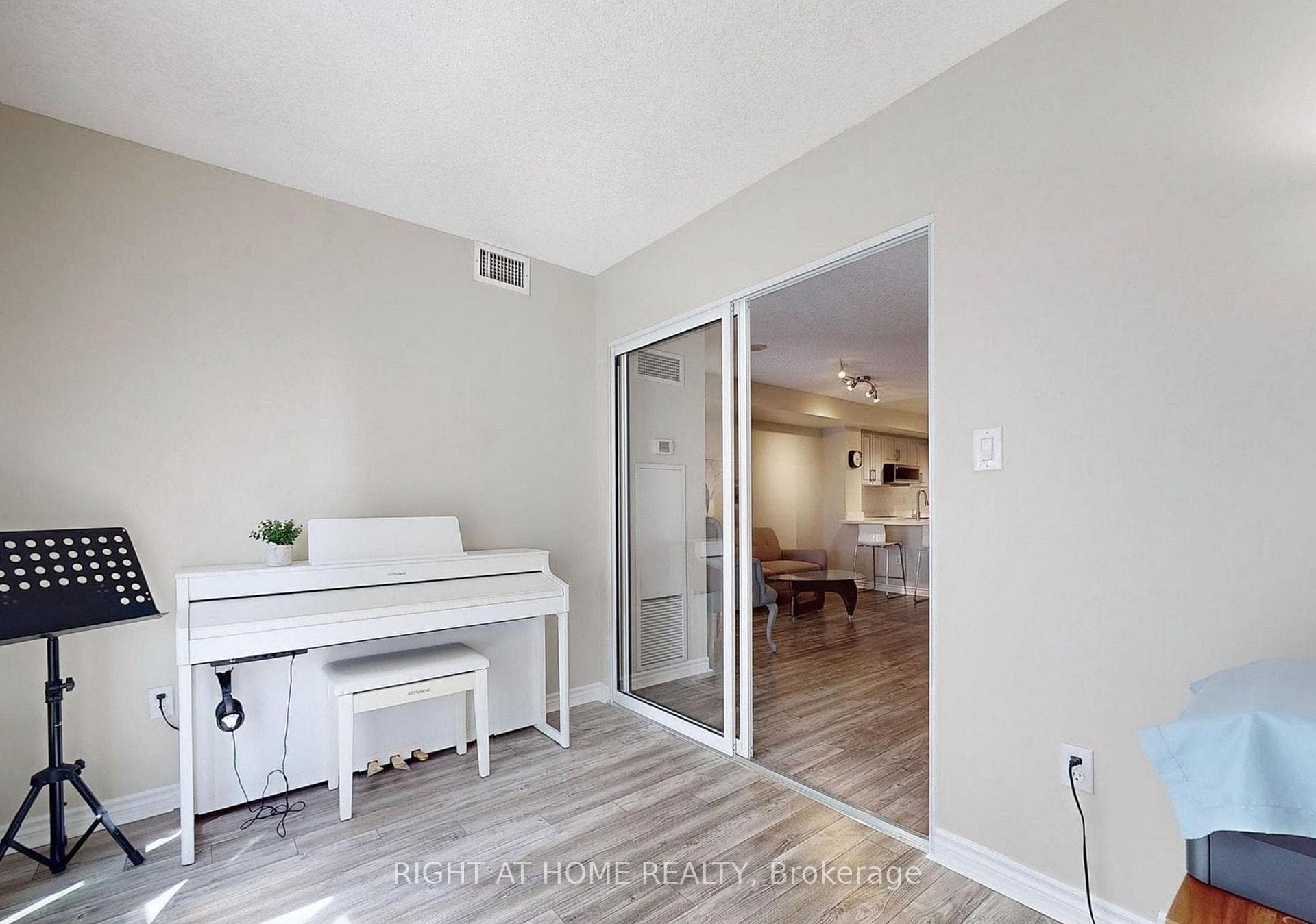 7 Lorraine Drive Unit 708 photo 7