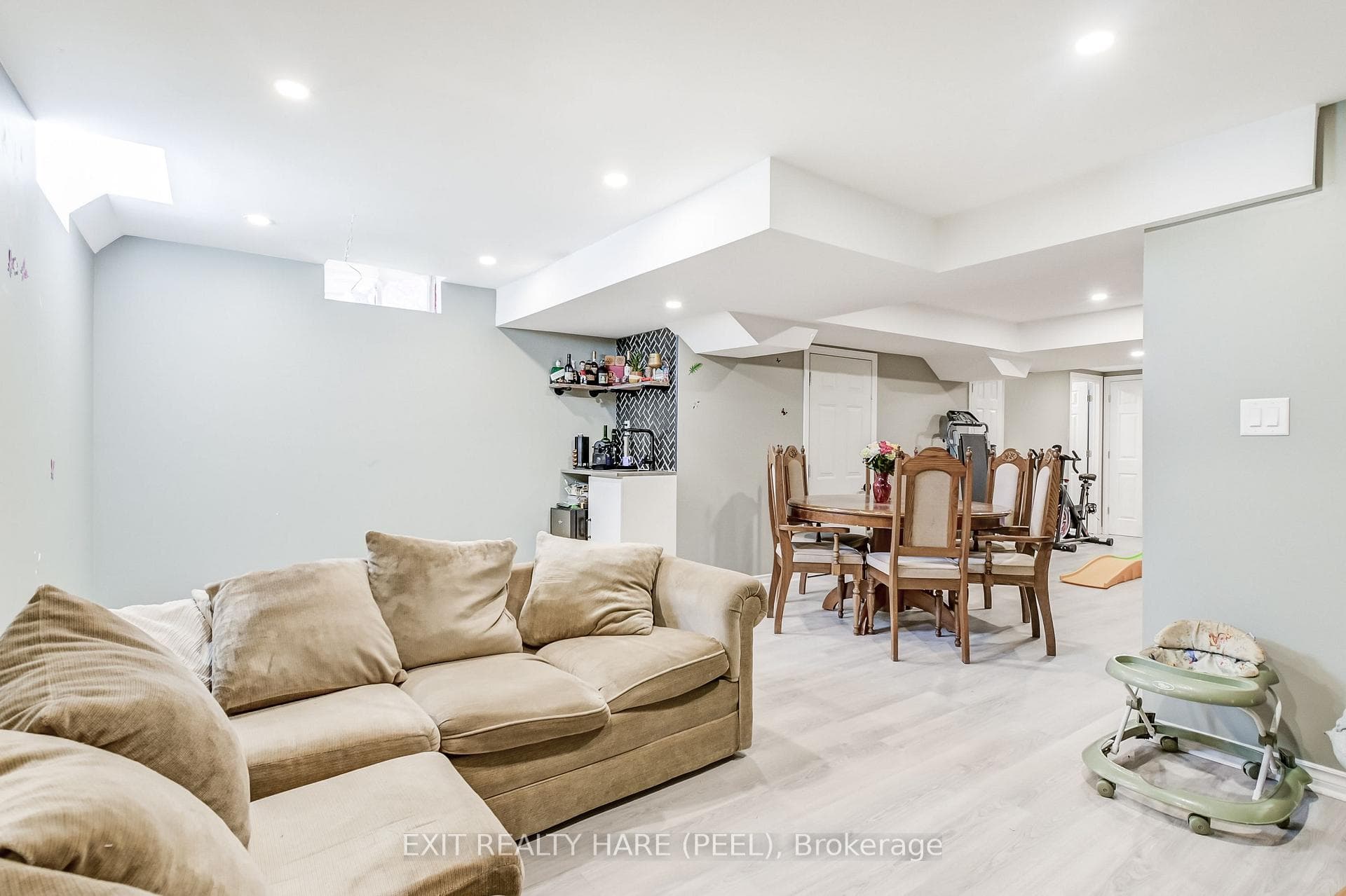 137 Cedargrove Road photo 27