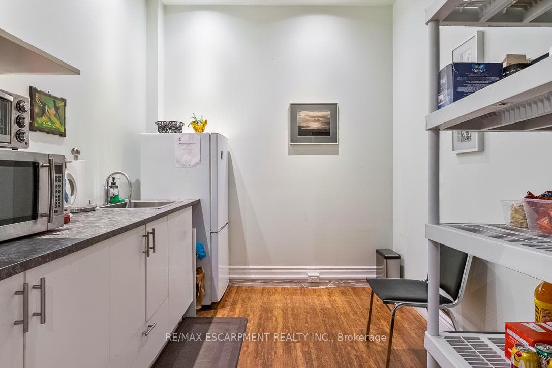 2400 Wyecroft Road Unit 13 photo 6