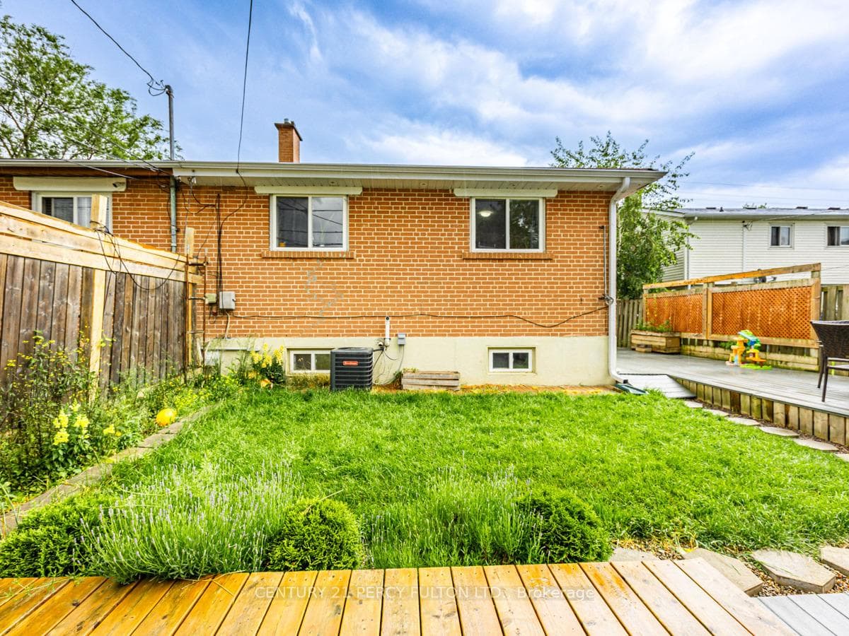 882 Liverpool Road photo 25