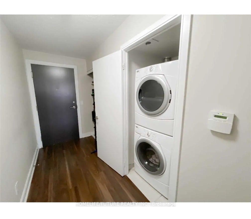 135 Village Green Square Unit 1615 photo 4