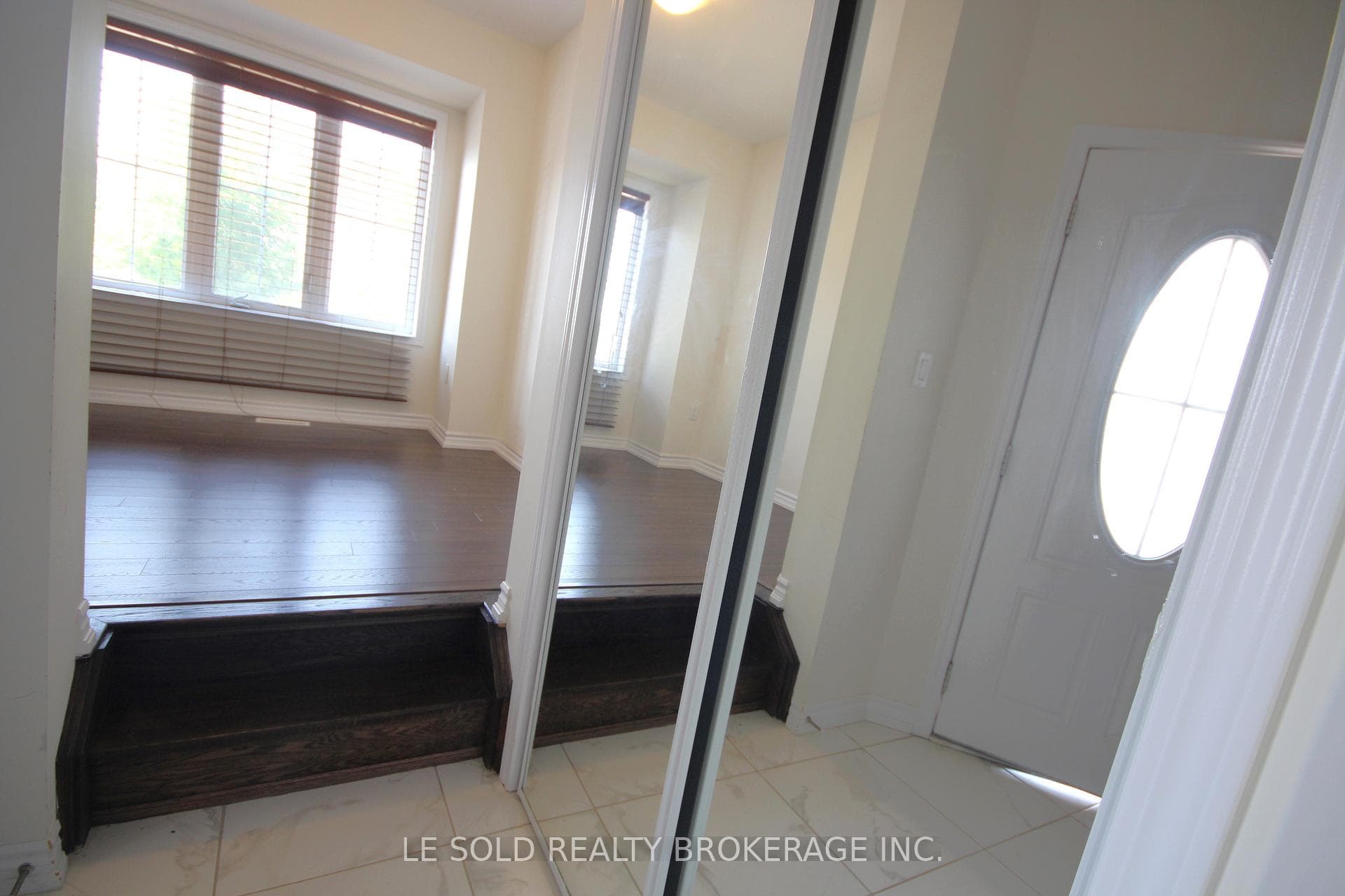 90 Hutt Crescent photo 9
